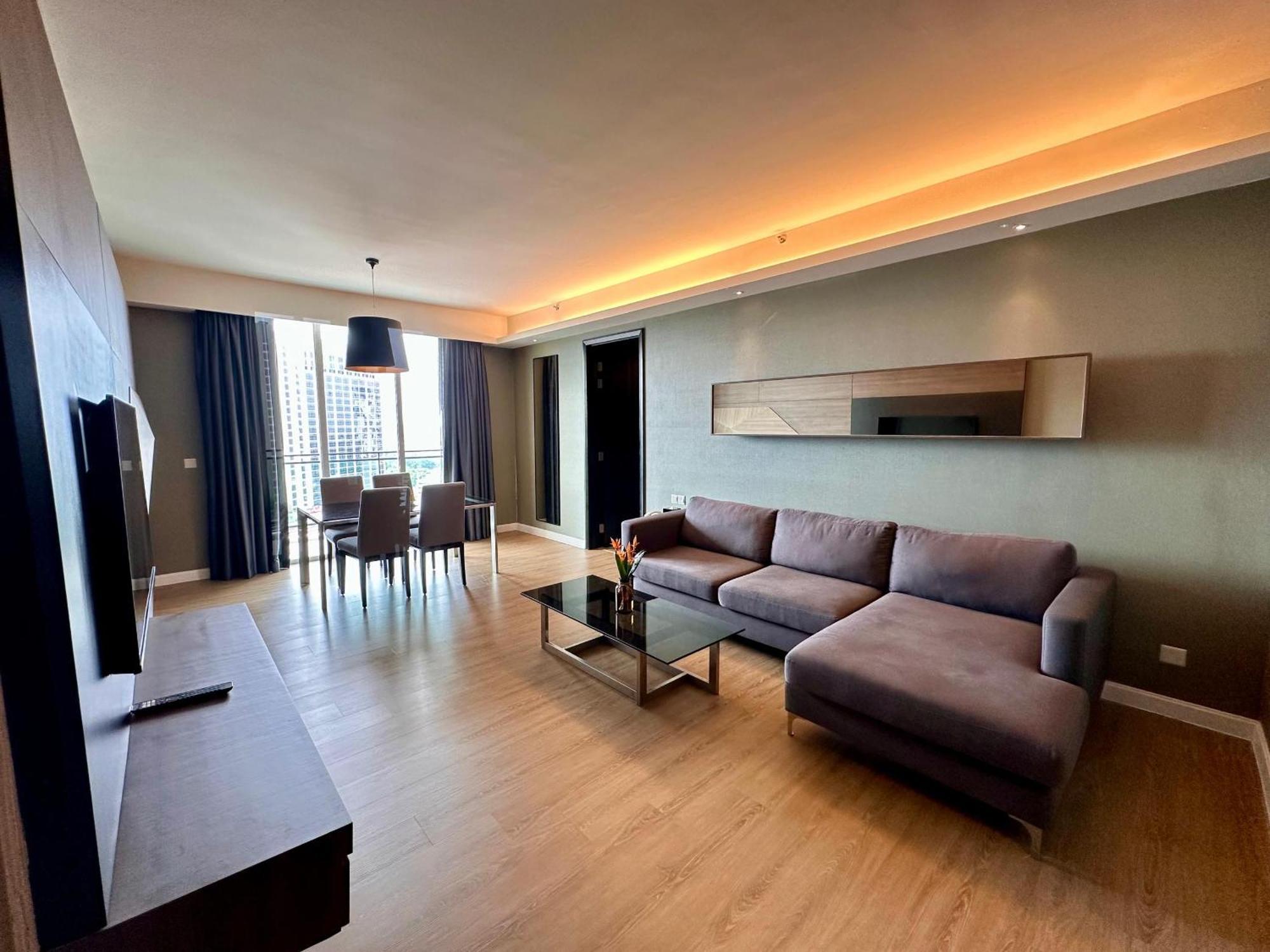 Executive Suite,1607679685:JPEG