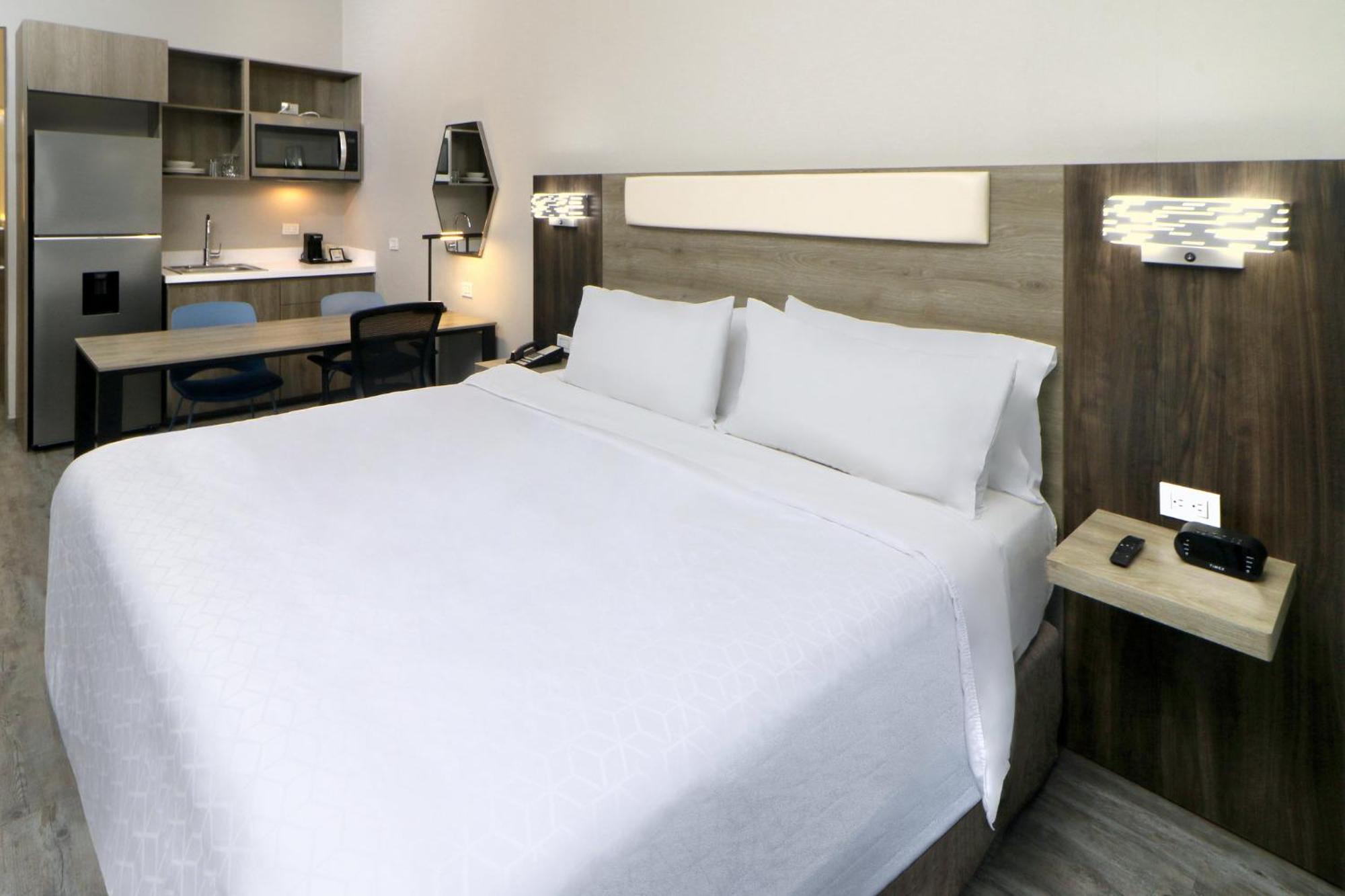 Standard King Room - Accessible,1642965033:JPEG
