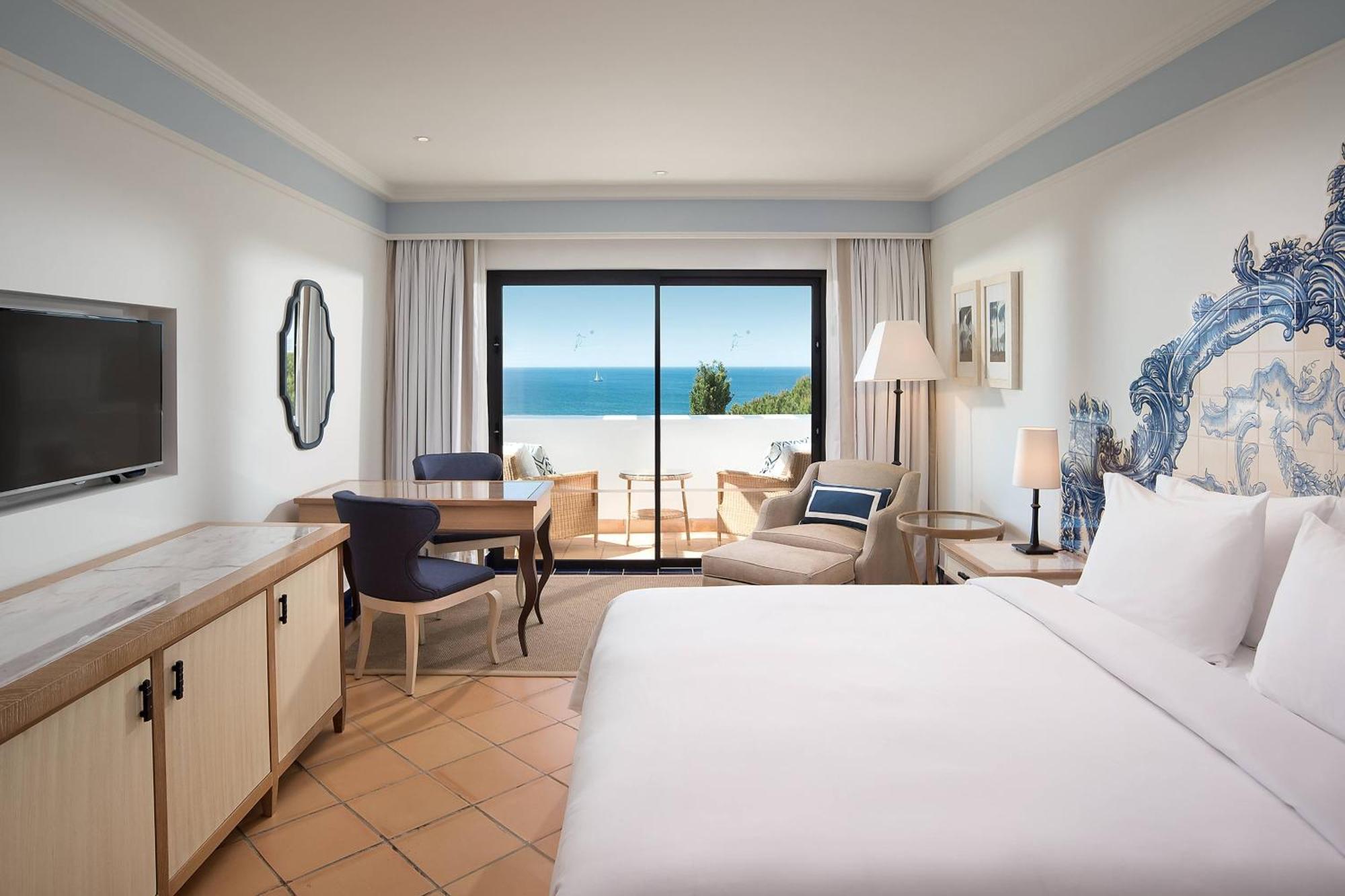 Deluxe Queen Room Balcony Ocean View