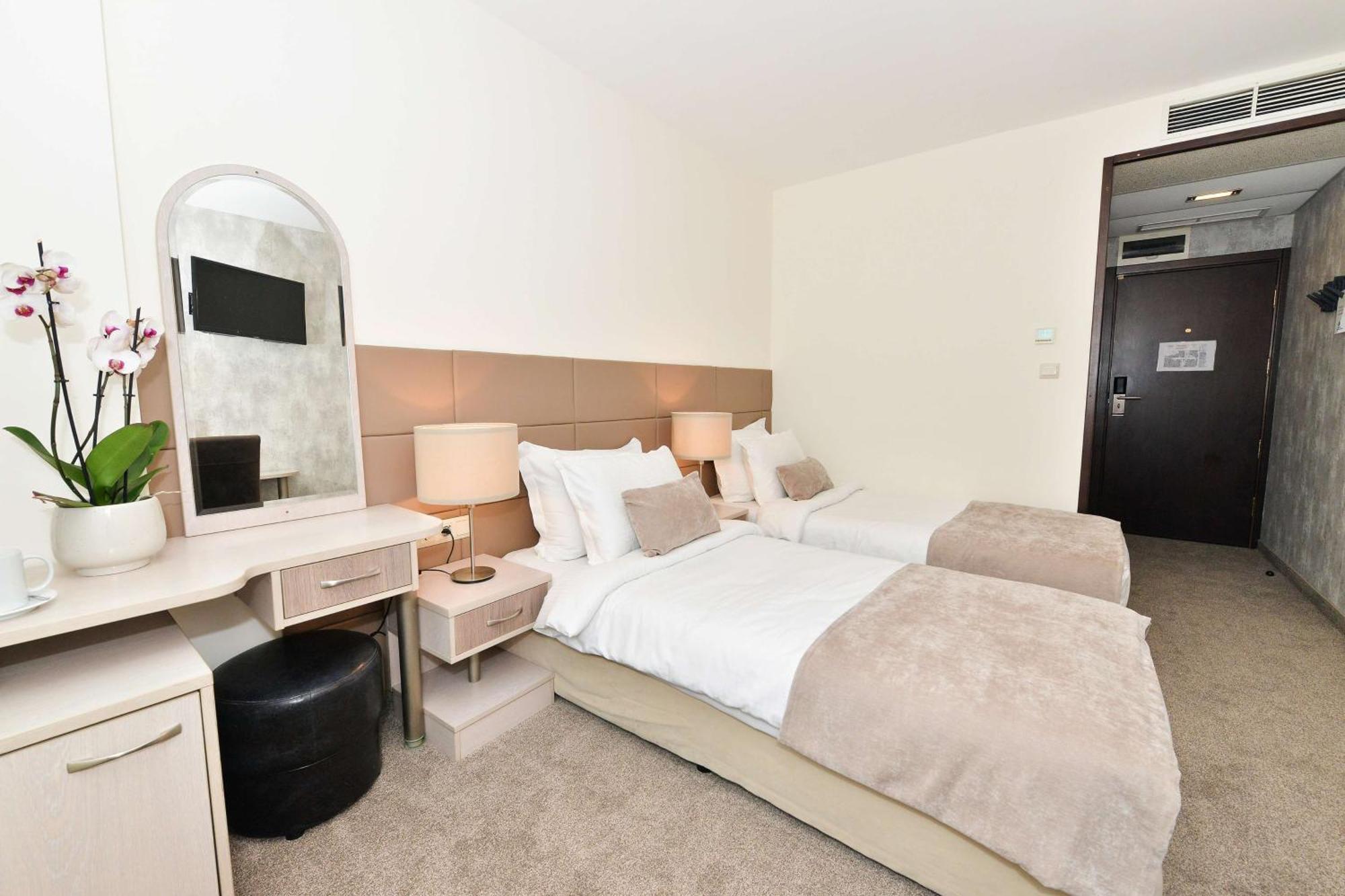 Double Room Two Single Beds Non-Smoking