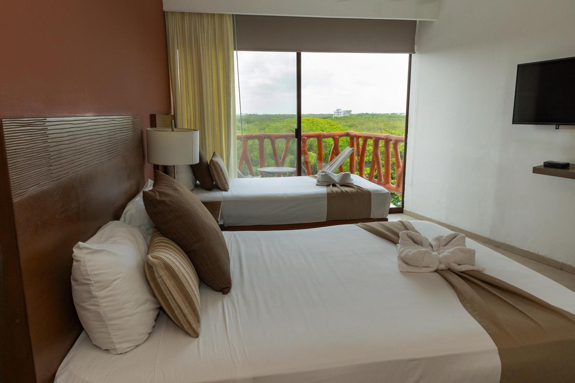 Triple Sunset View Queen & Single Bed,1612967114:JPEG