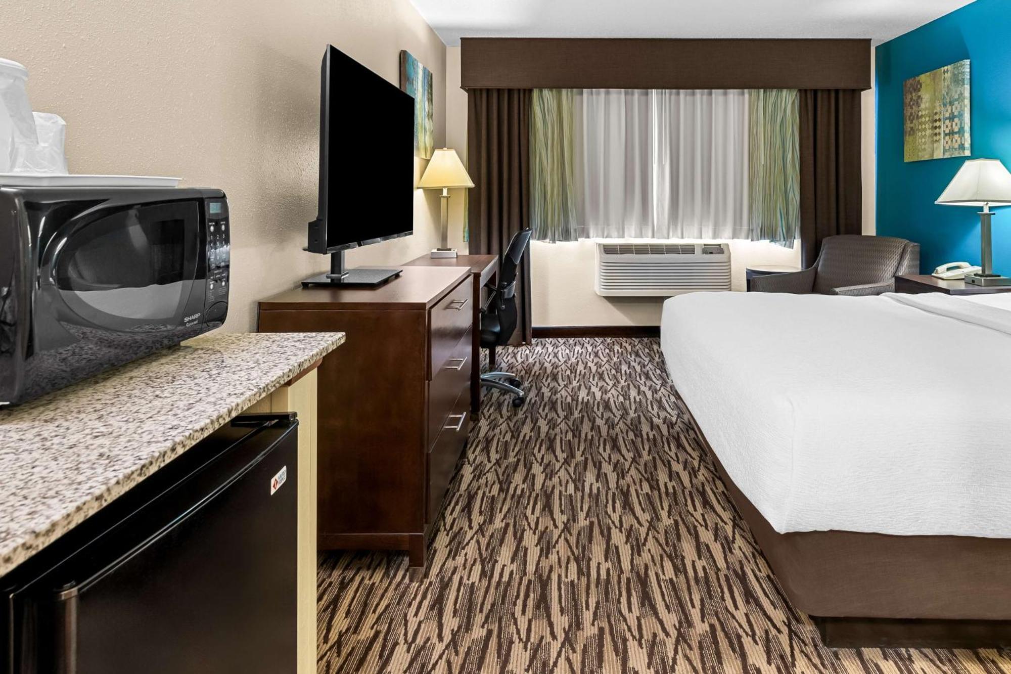 King Room with Roll In Shower - Mobility Access,1615394641:JPEG