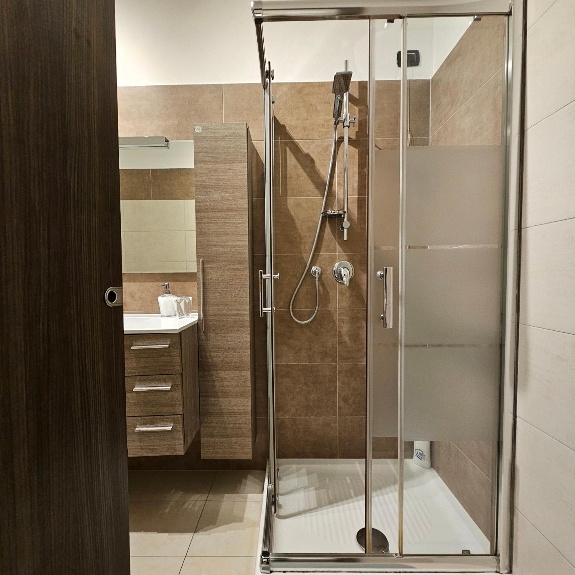 Triple Room Private Bathroom