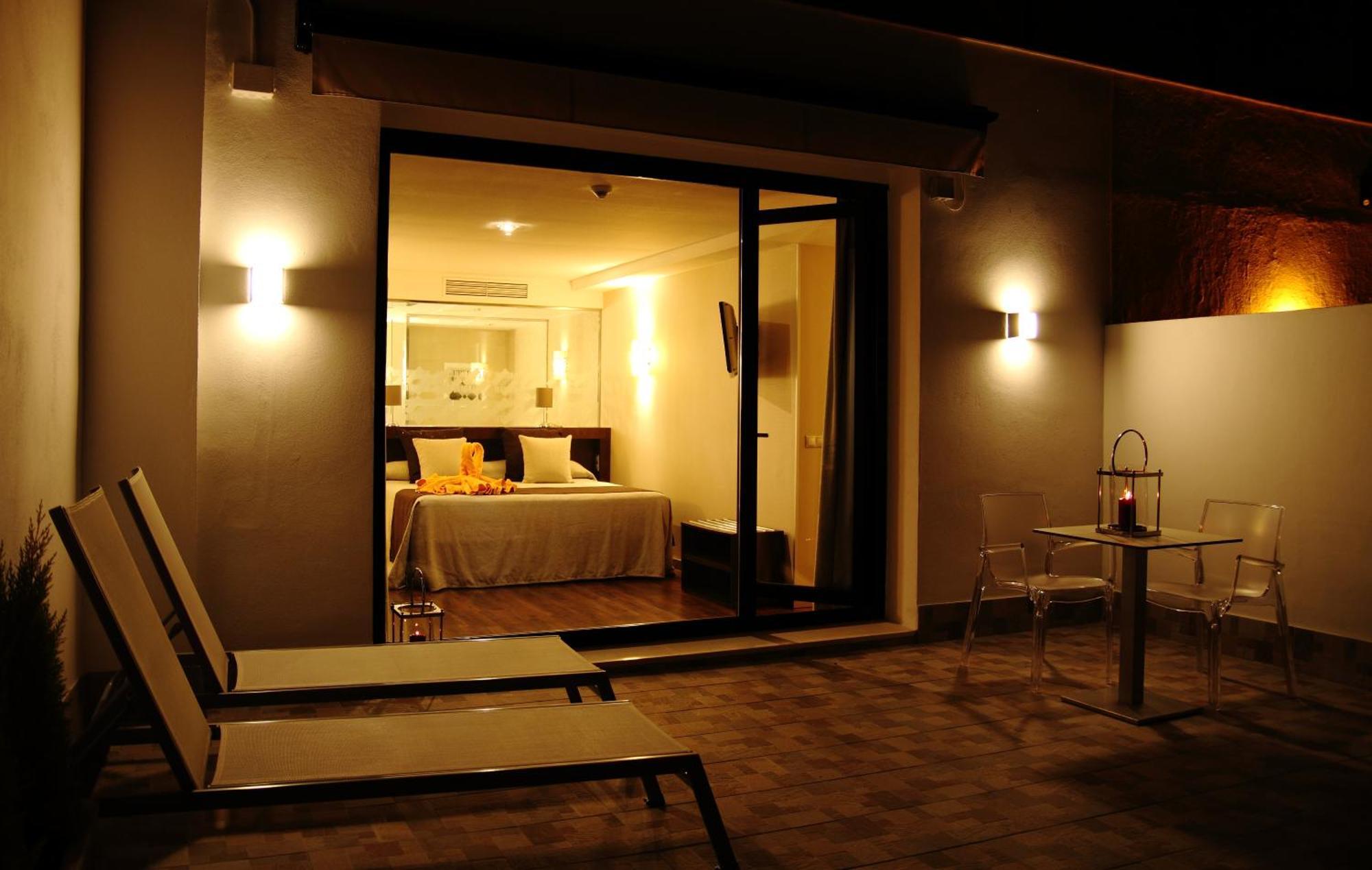 Premium Double Terrace & Whirlpool