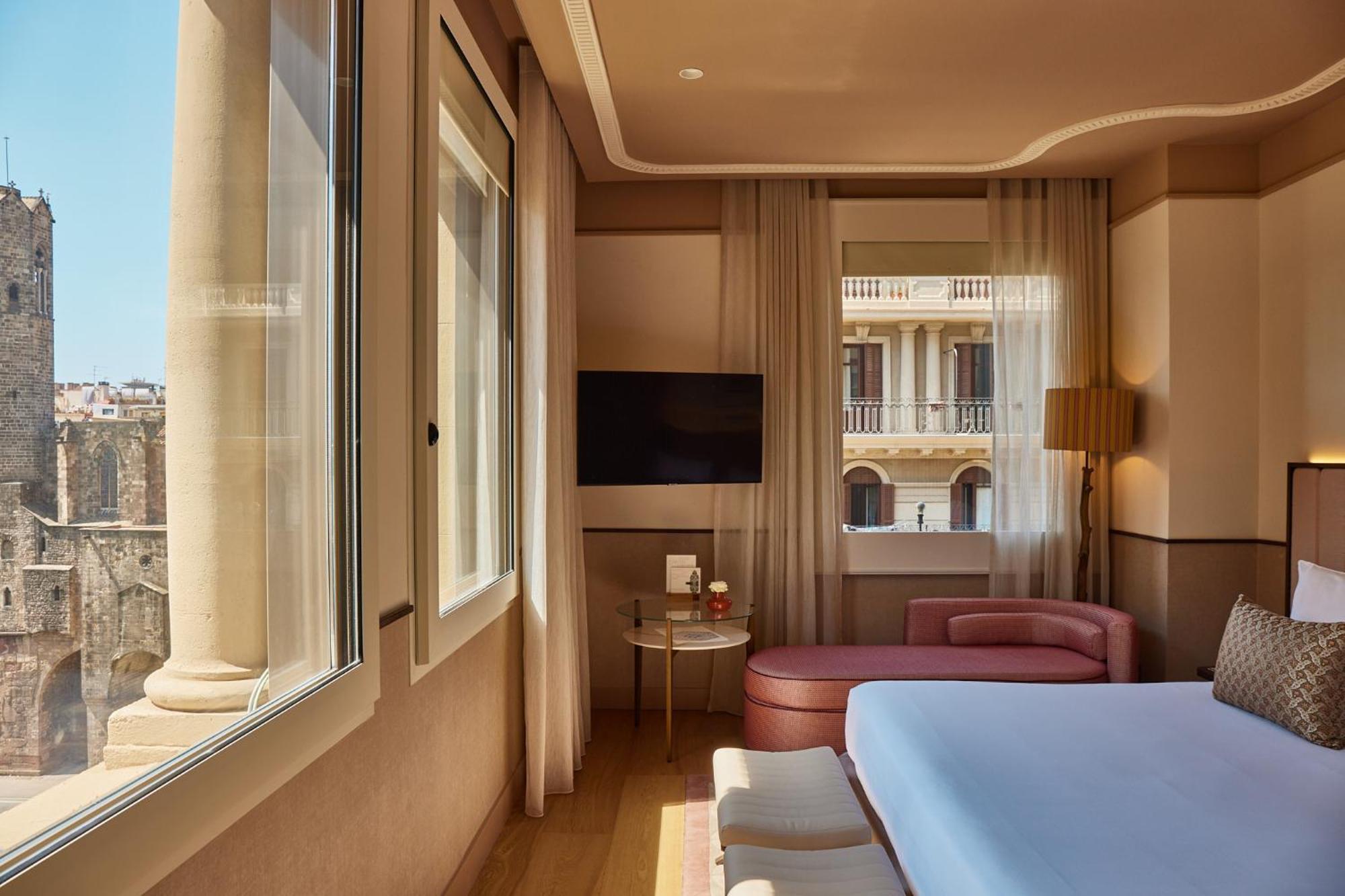 Deluxe Corner Room