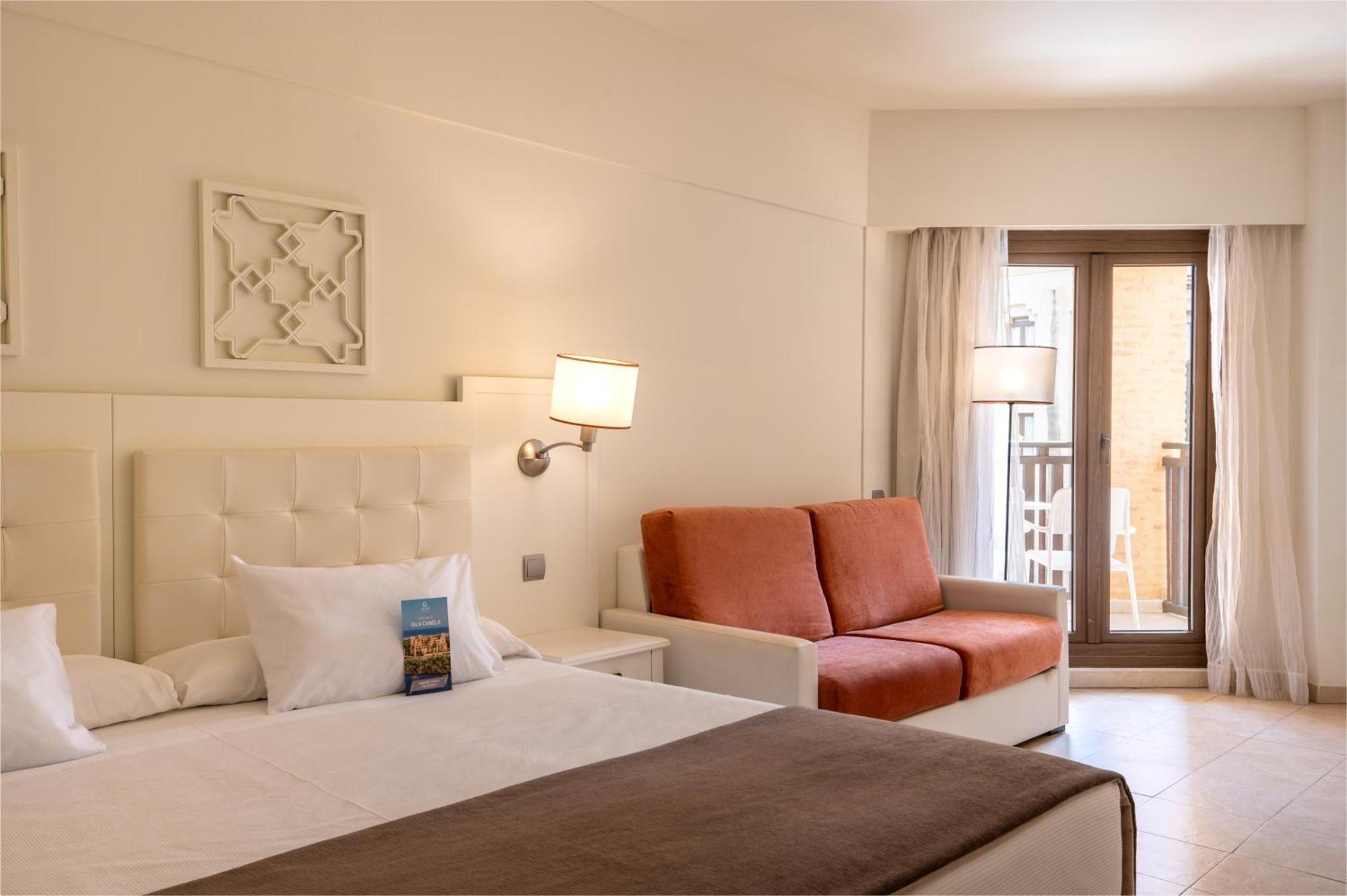 Family Room with Lake View,1620200589:JPEG