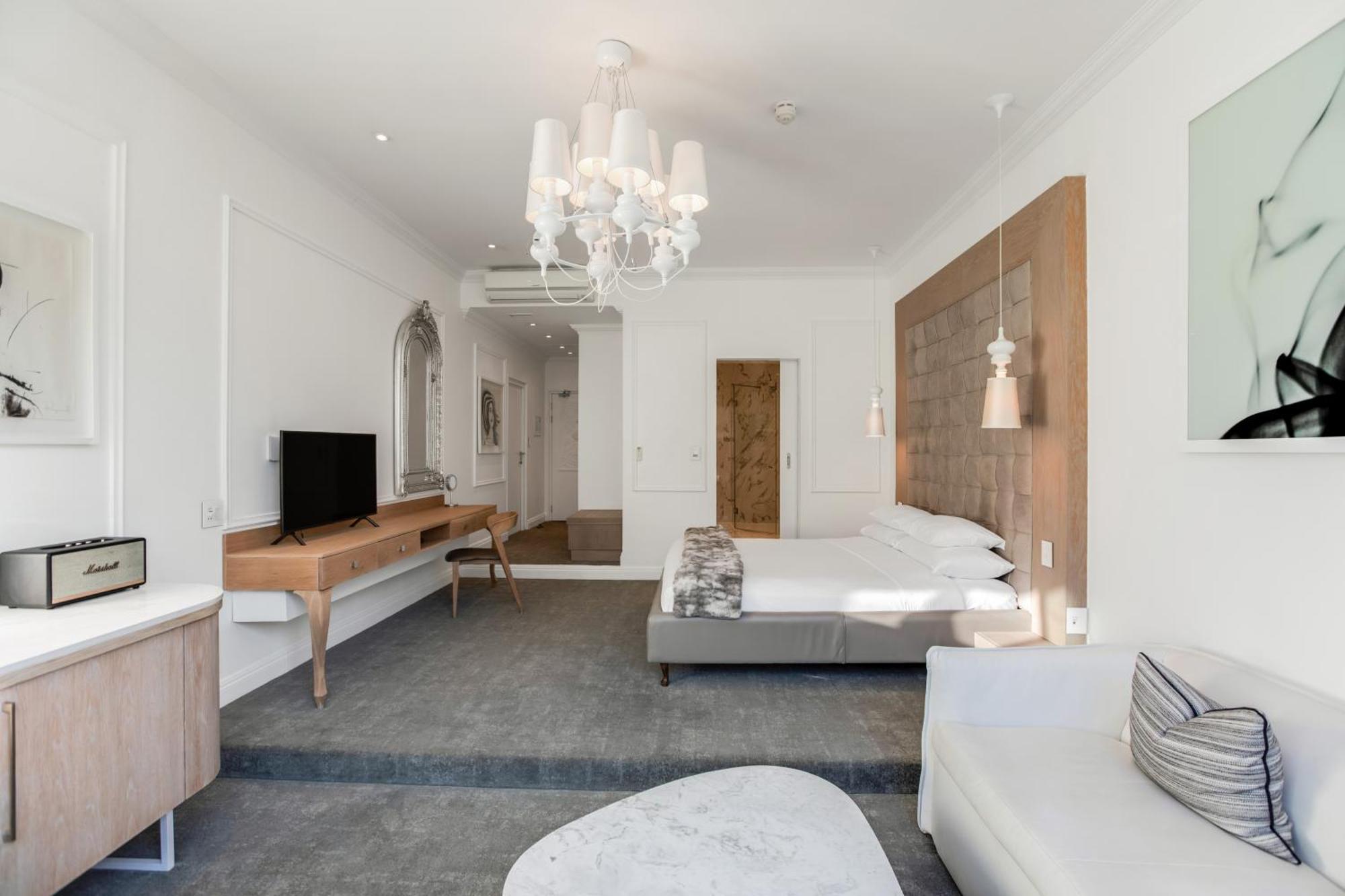 Superior Mountain Room Bath