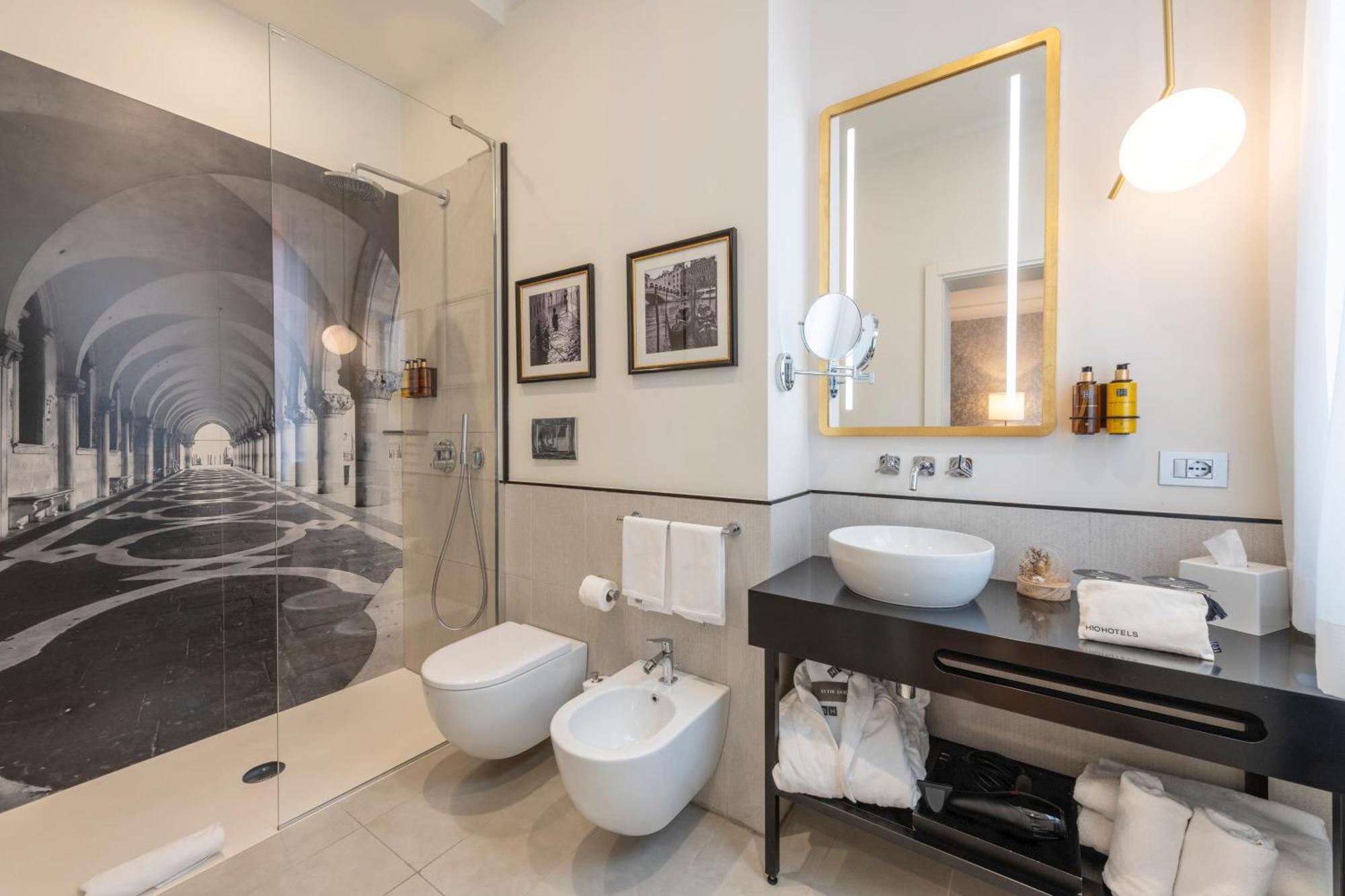 Superior Double or Twin Room City View