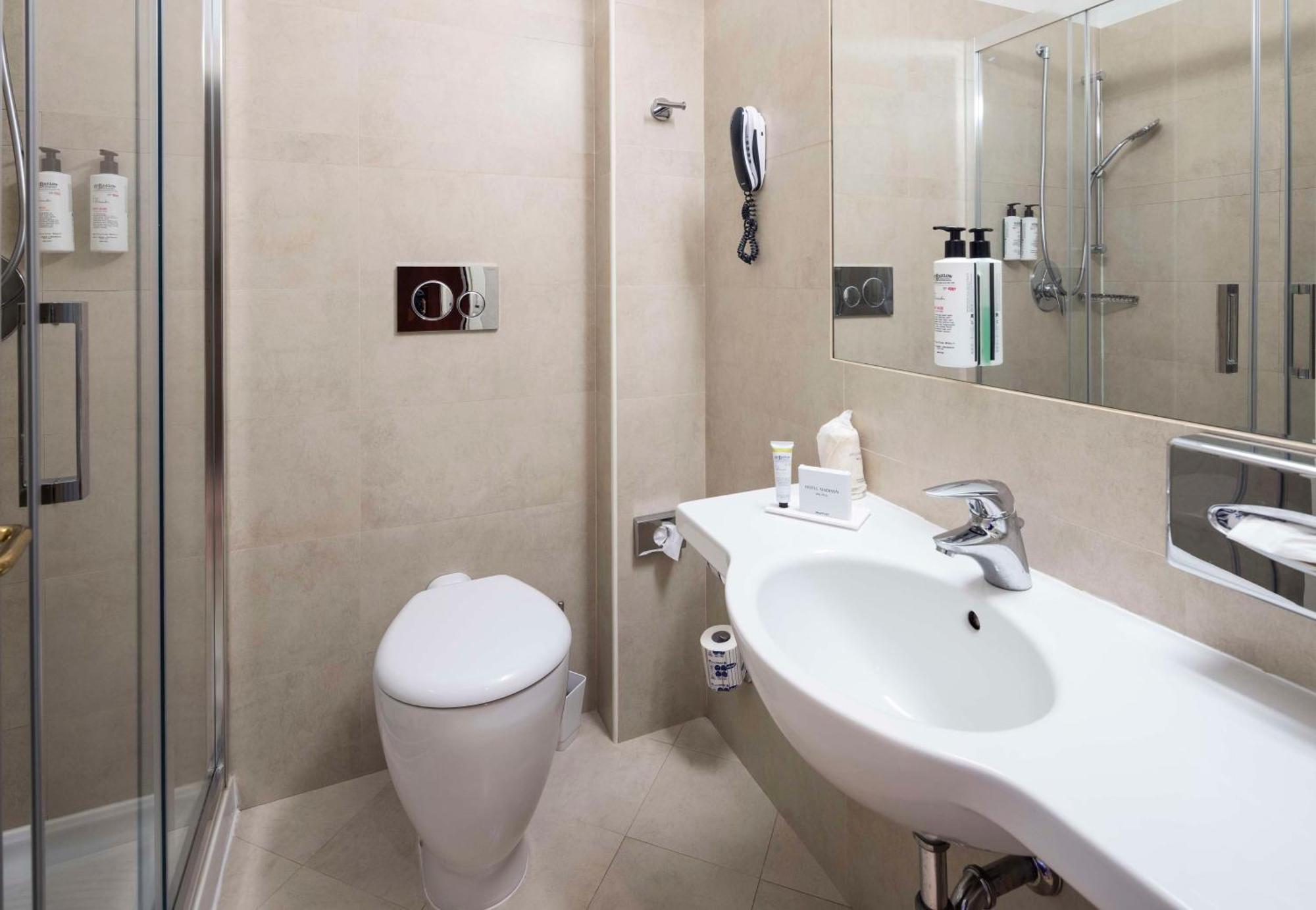 Standard Queen Room
