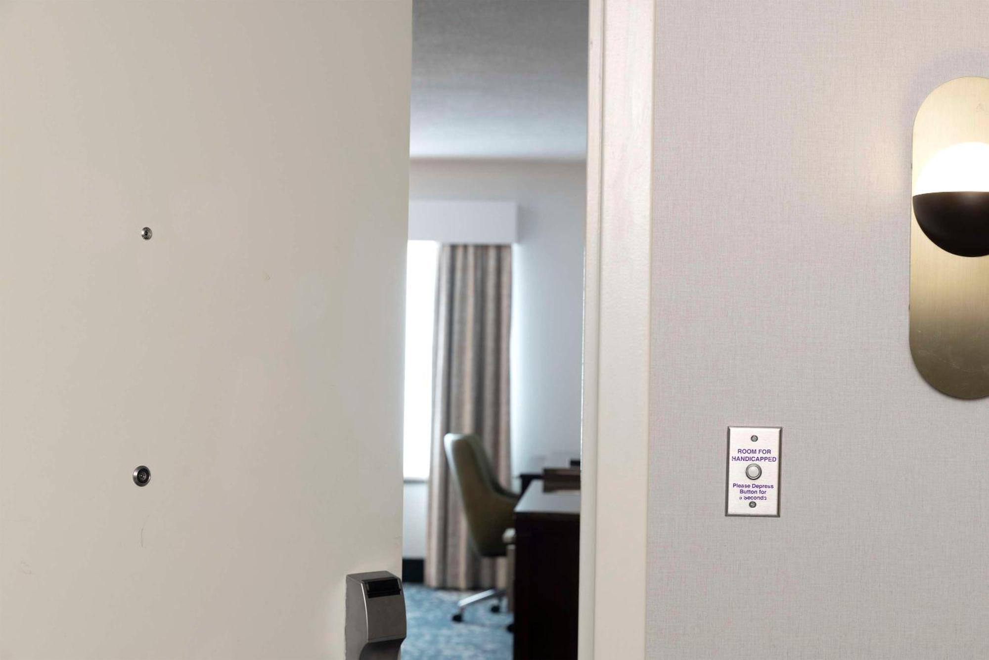 King Room with Tub - Mobility and Hearing Access,1622025529:JPEG