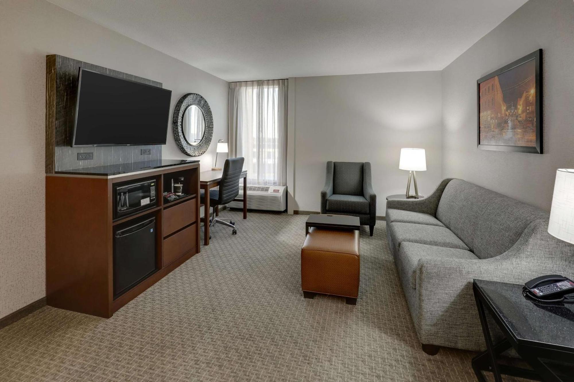 Superior Queen Suite with Sofa Bed - Accessible, Tub,1622044725:JPEG