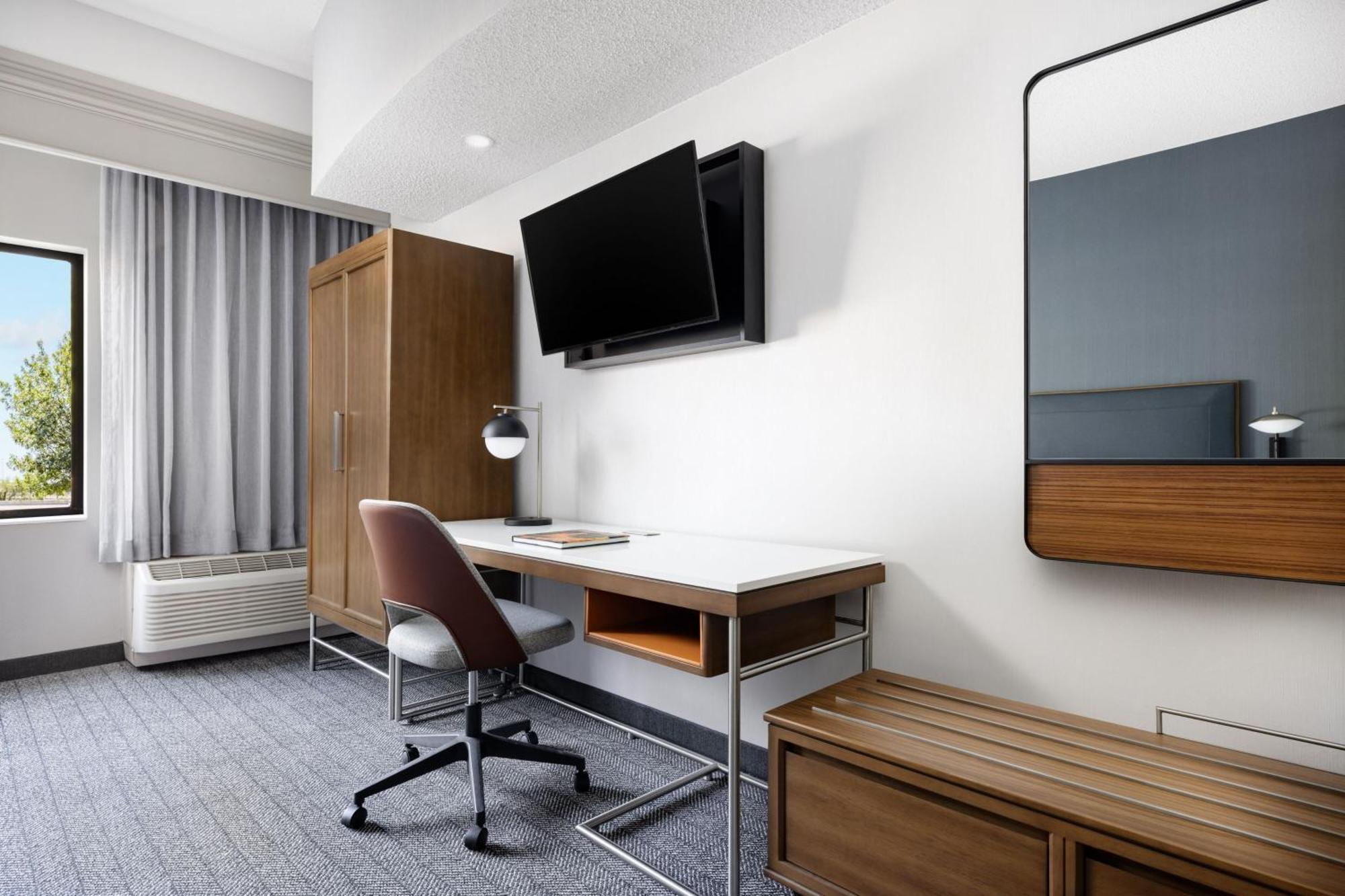 Chambre Lit King-Size avec Canapé-lit - Adaptée aux Personnes Malentendantes