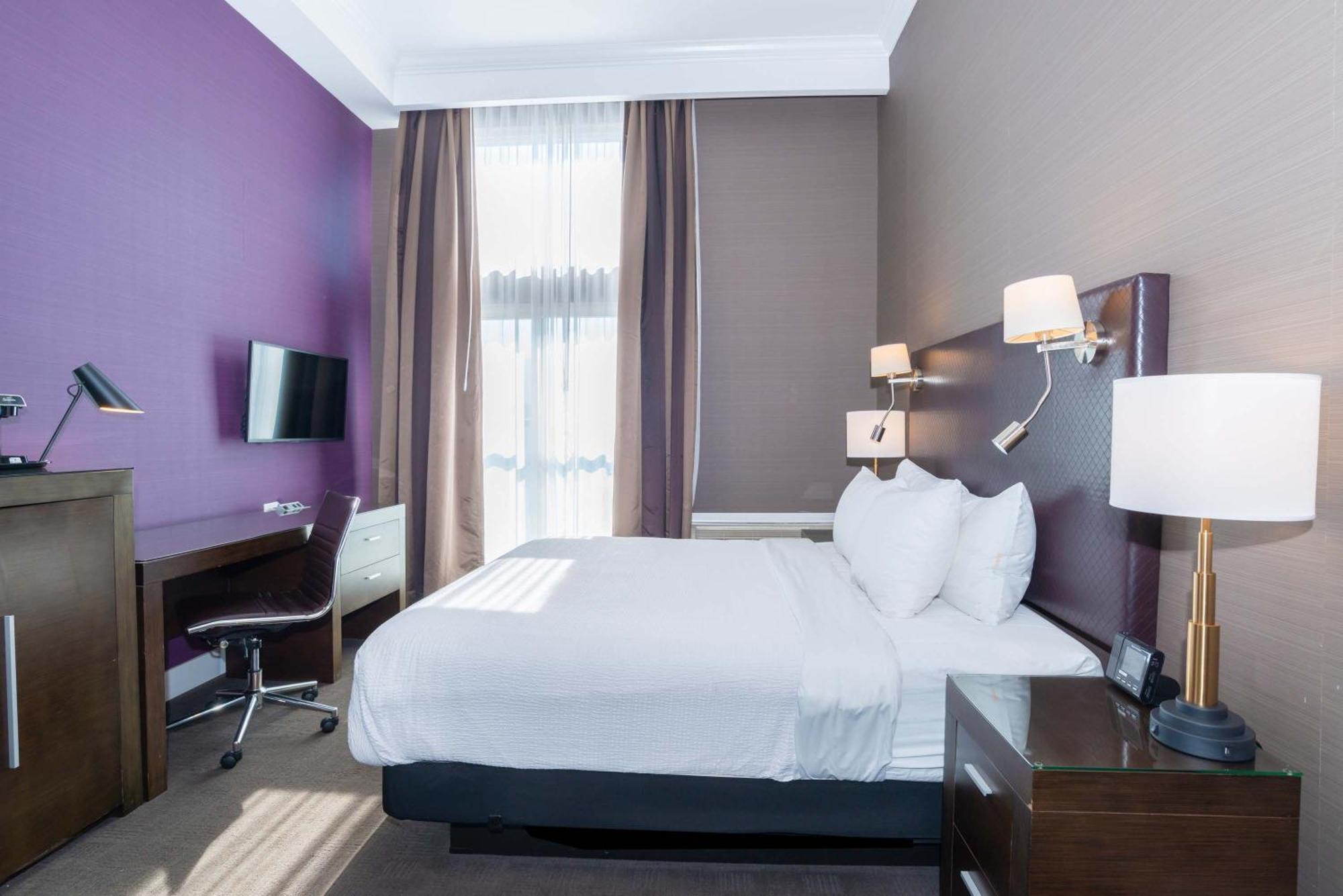 Standard Room 1 King Bed City View
