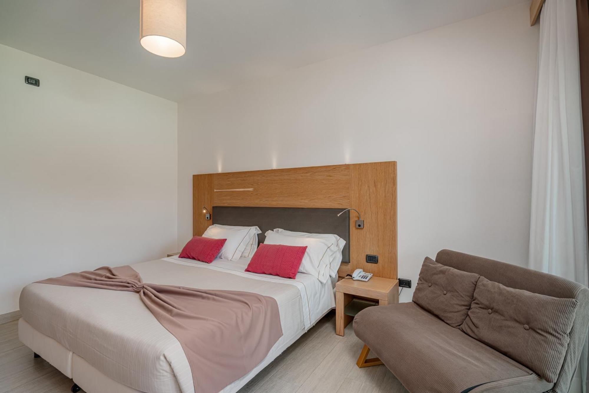 Deluxe Double or Twin Room Pool View