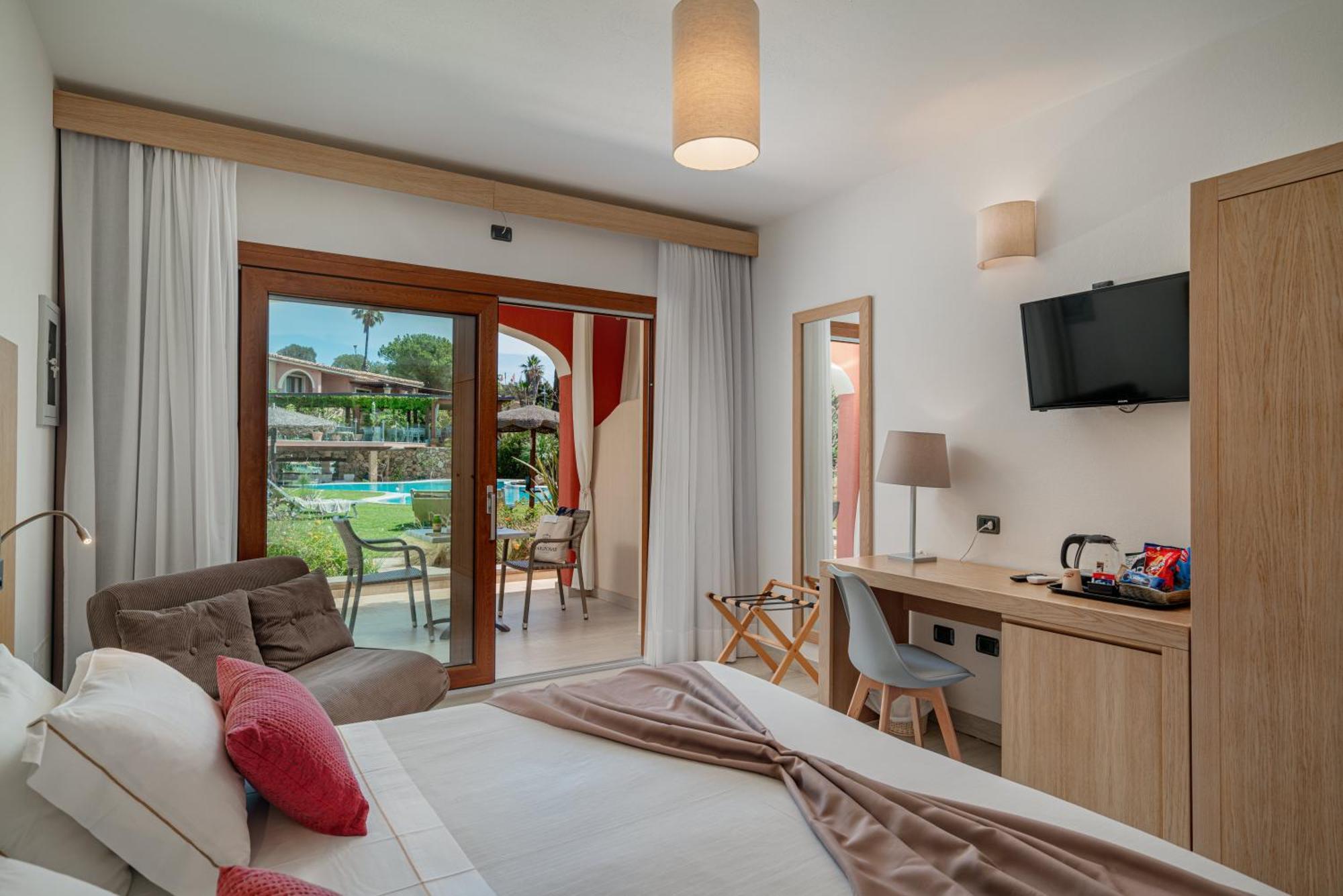 Deluxe Double or Twin Room Pool View