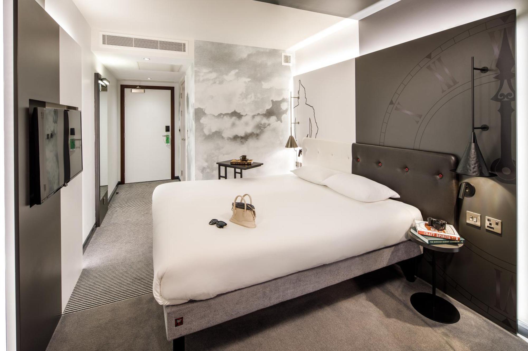 Chambre Lit Queen-Size Classique - Accessible aux Personnes à Mobilité Réduite