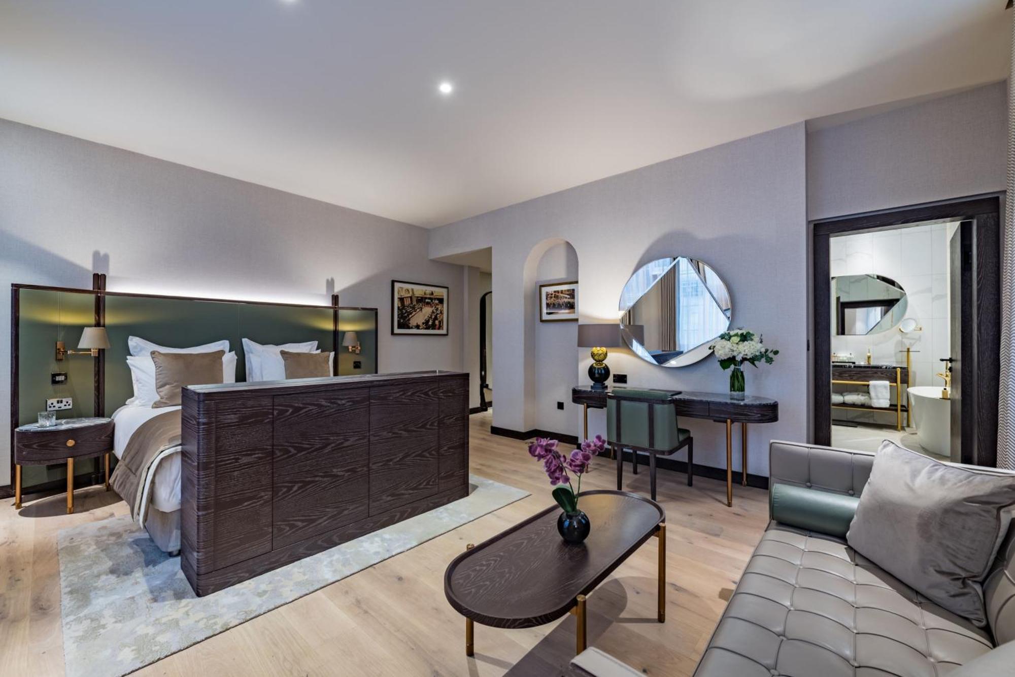 One-Bedroom King Suite Balcony Norfolk