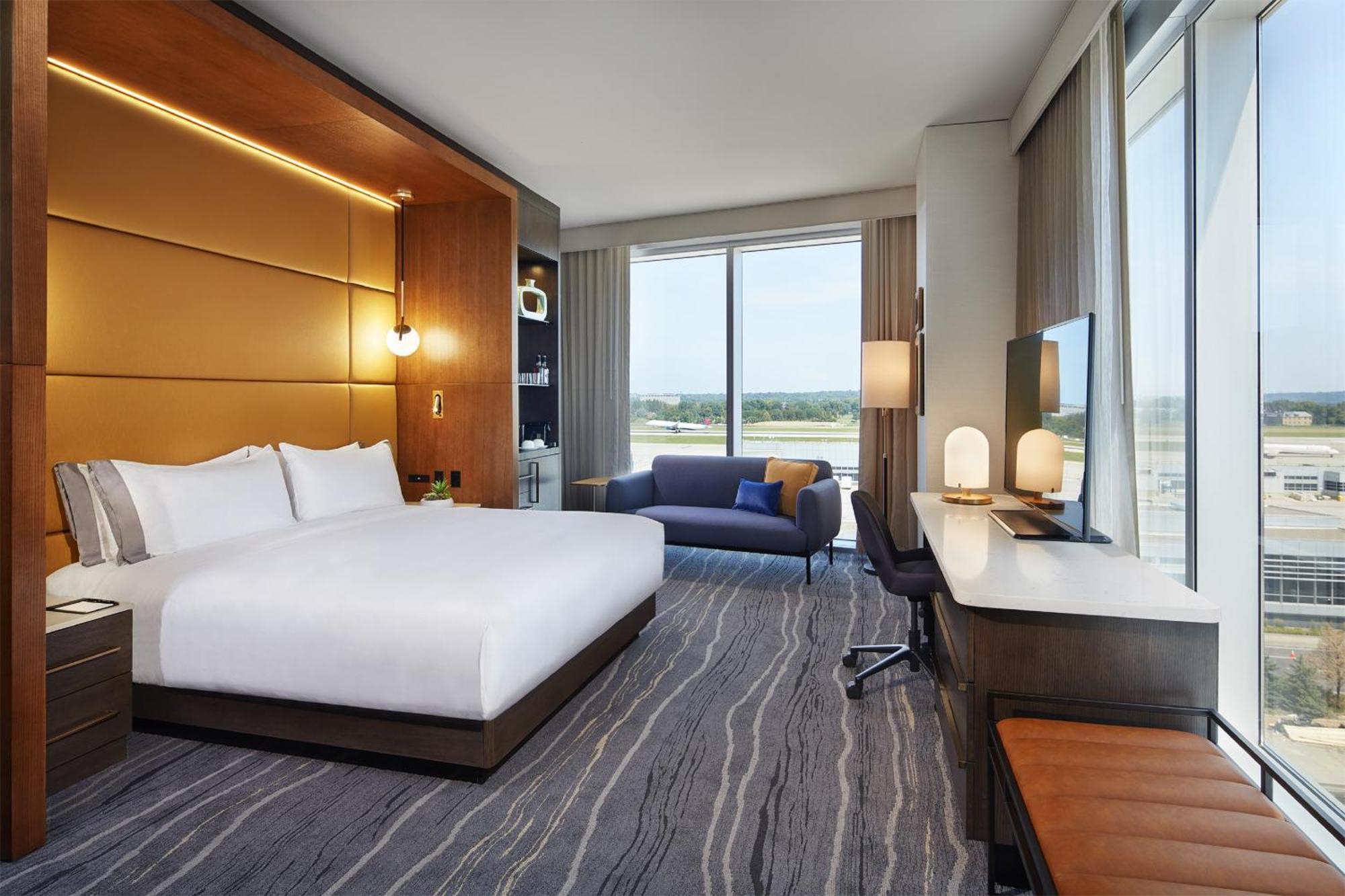 Premium King Room Runway View