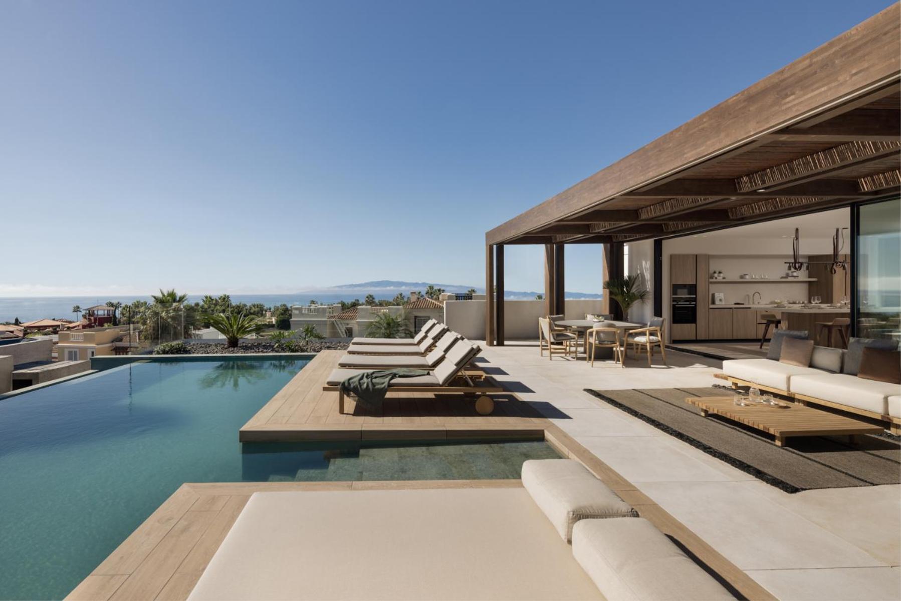 Suite Villa de 3 dormitorios con piscina privada y vistas al mar (2 adultos + 4 niños)