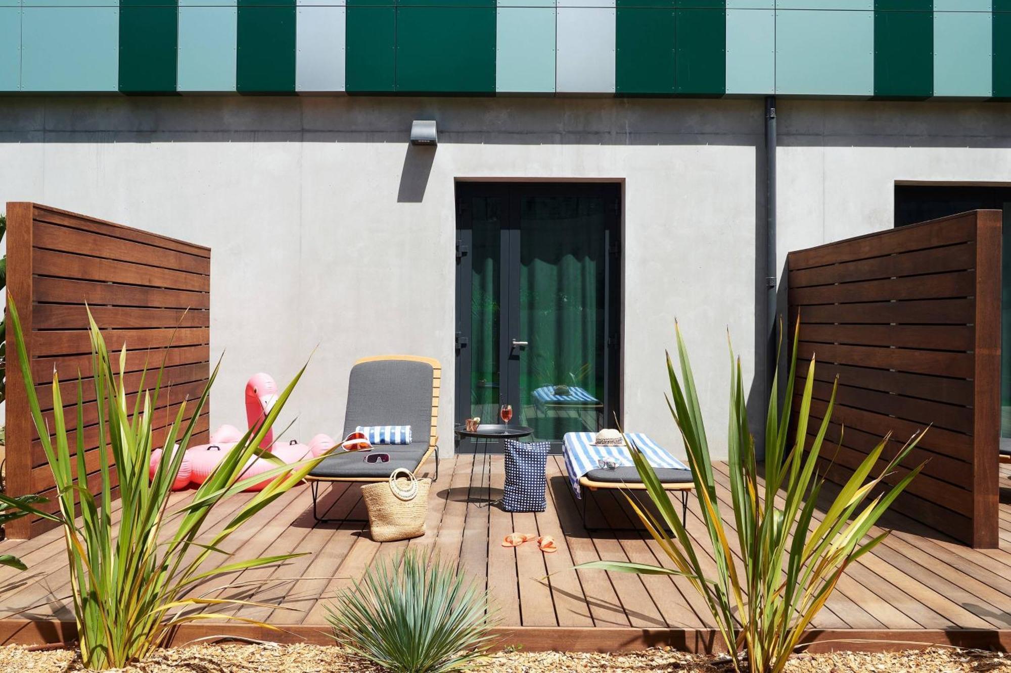Moxy Queen Room Pool Access Terrace