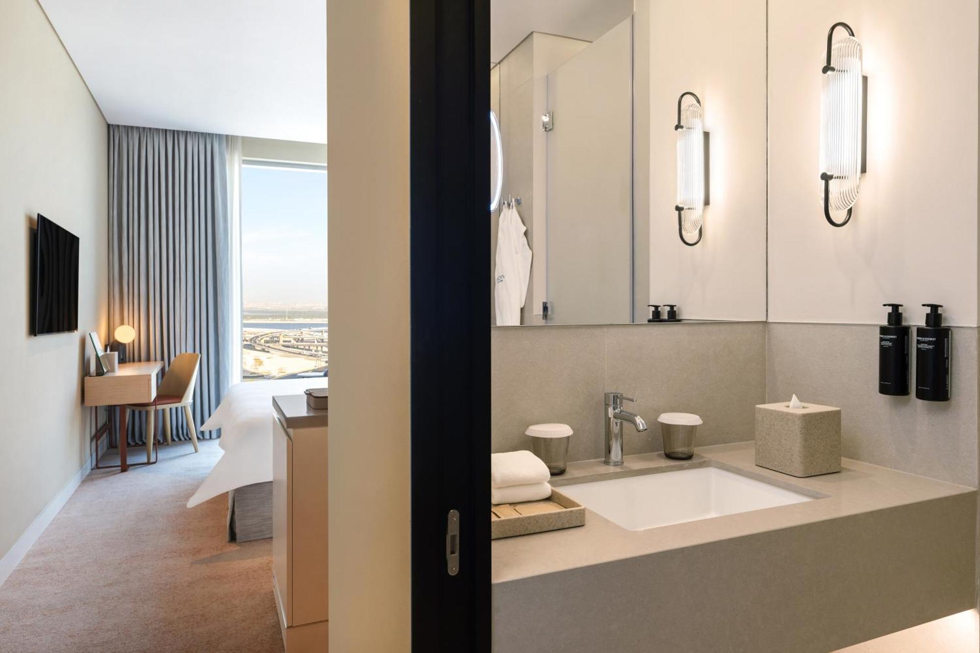 Deluxe Room King City View