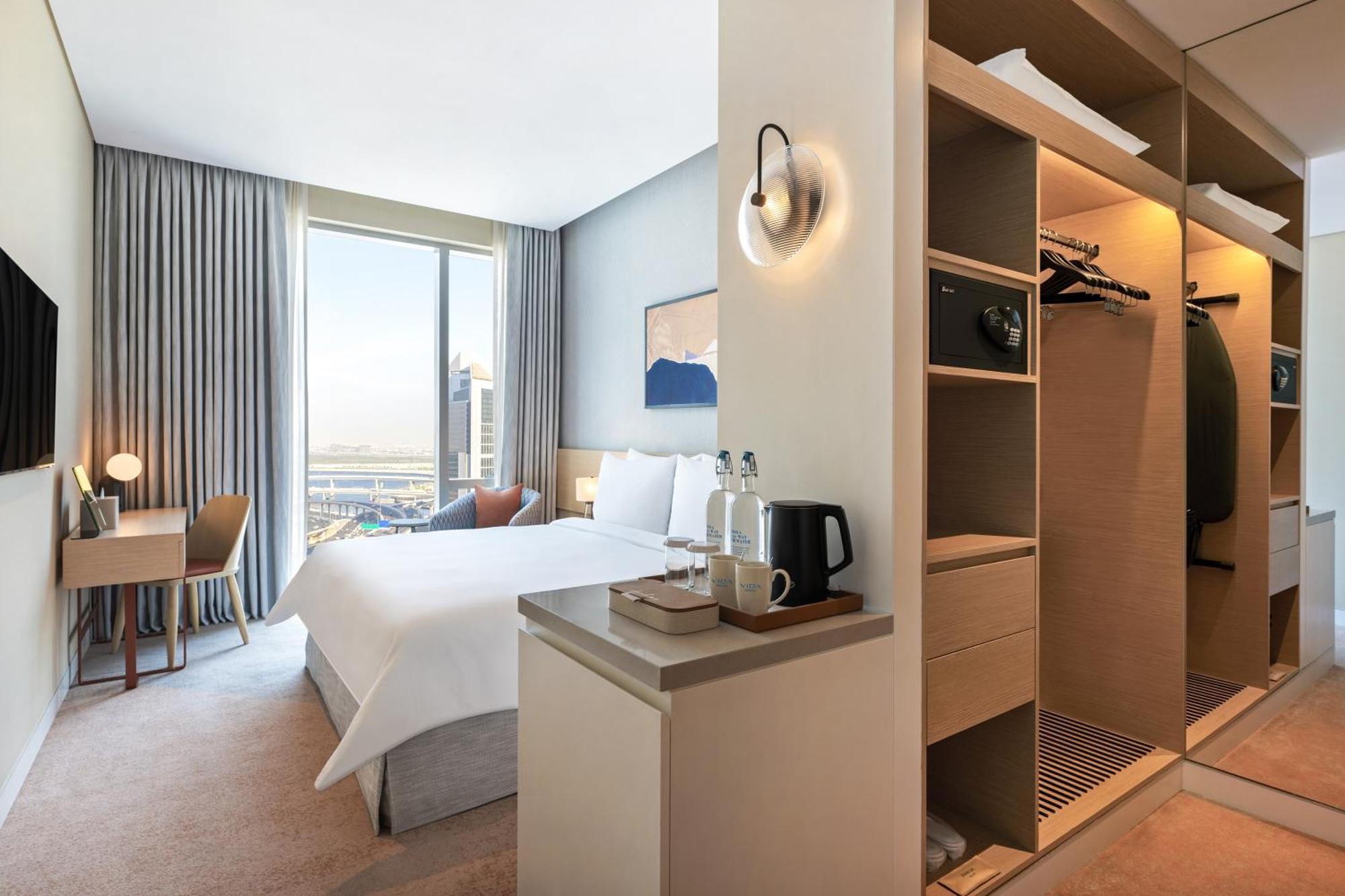 Deluxe Room King City View