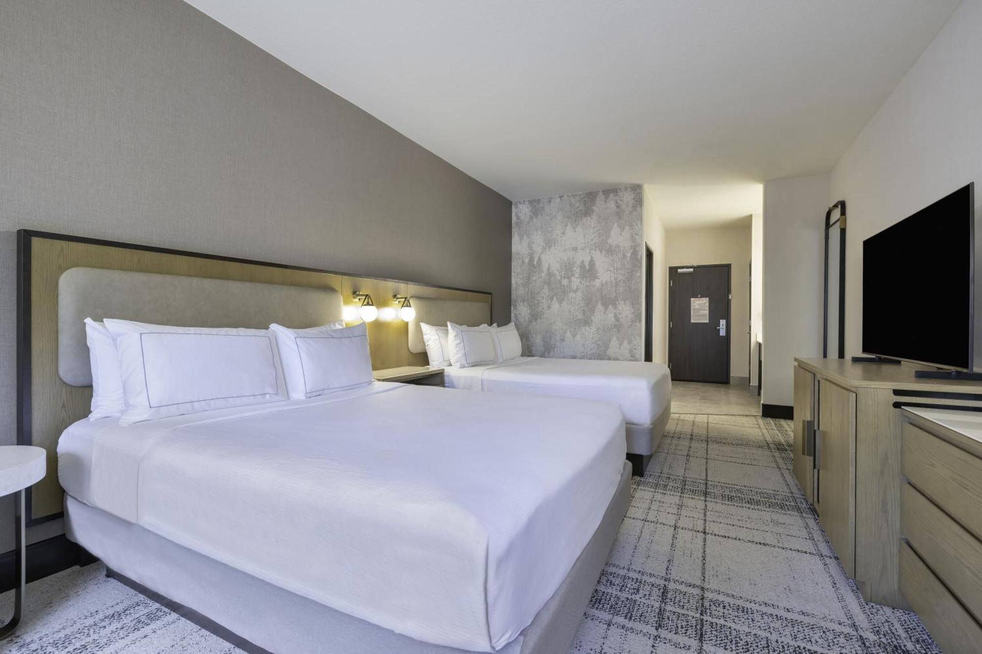 Queen Room Two Queen Beds Mobility Hearing Access