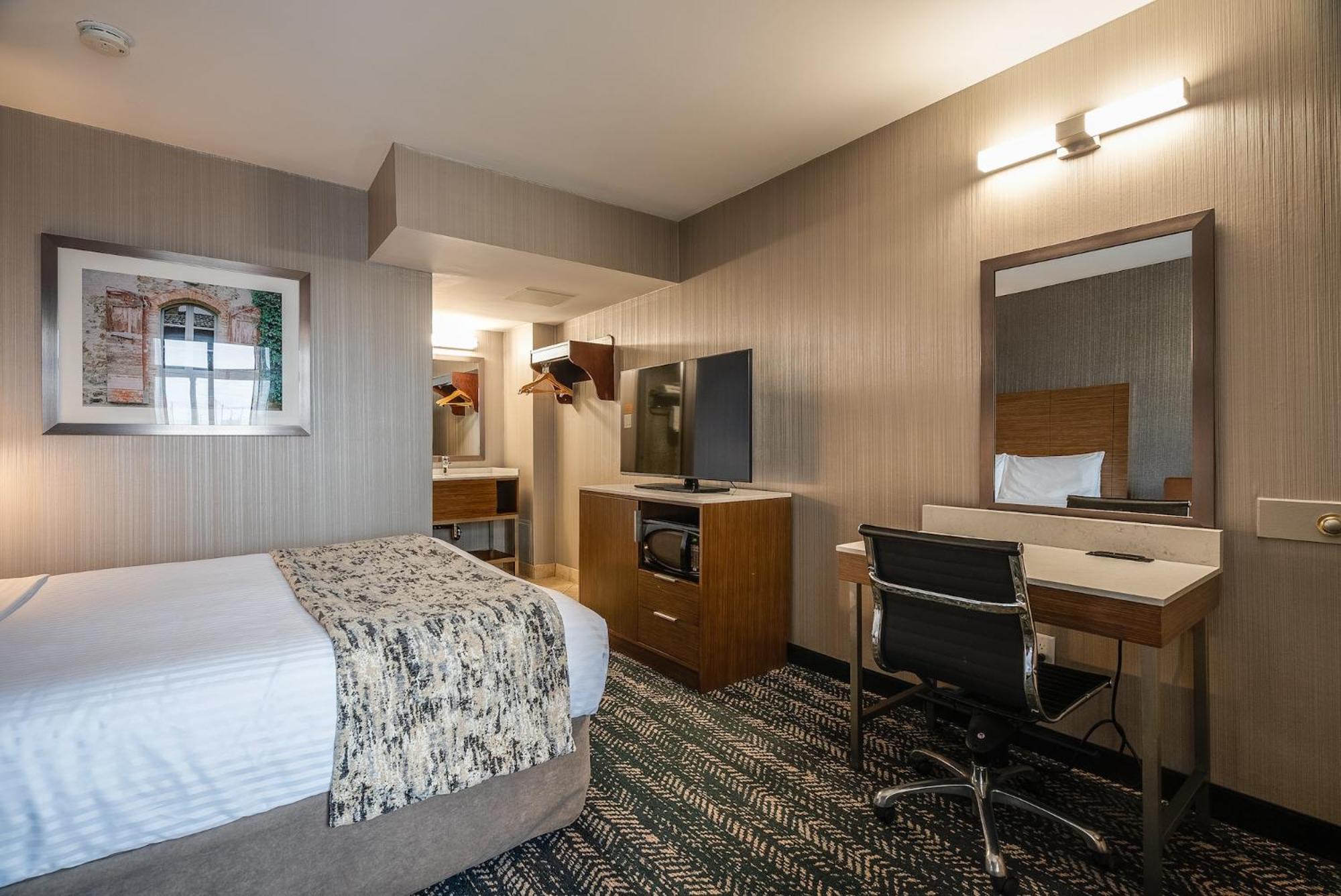 Queen Suite