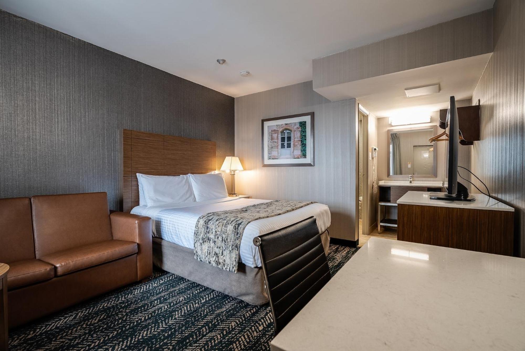 Queen Suite