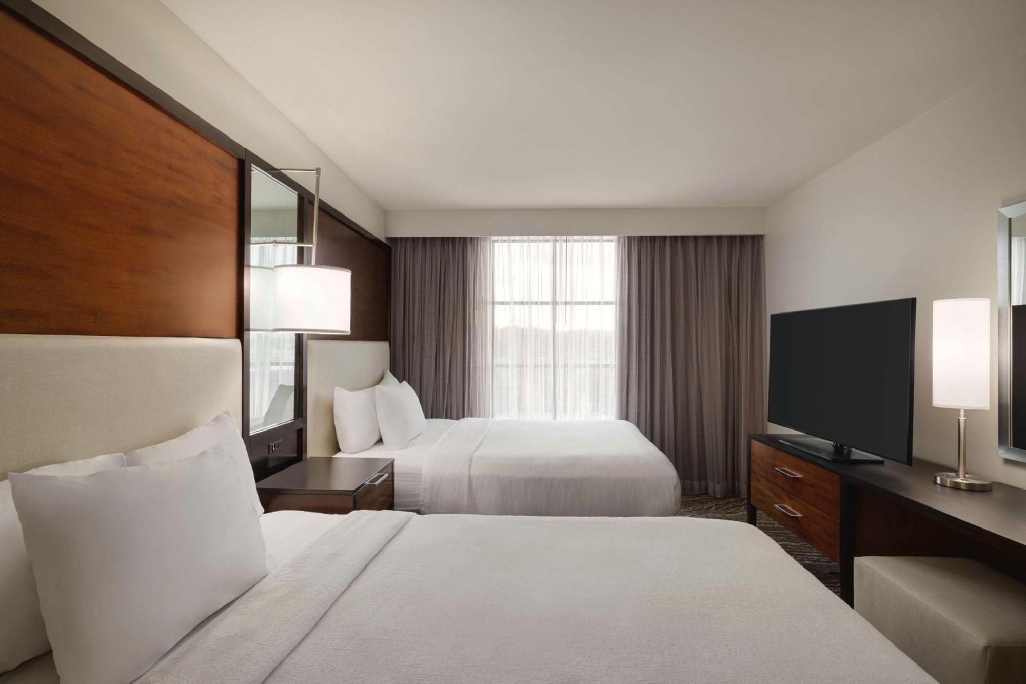 One-Bedroom Queen Suite Two Queen Beds
