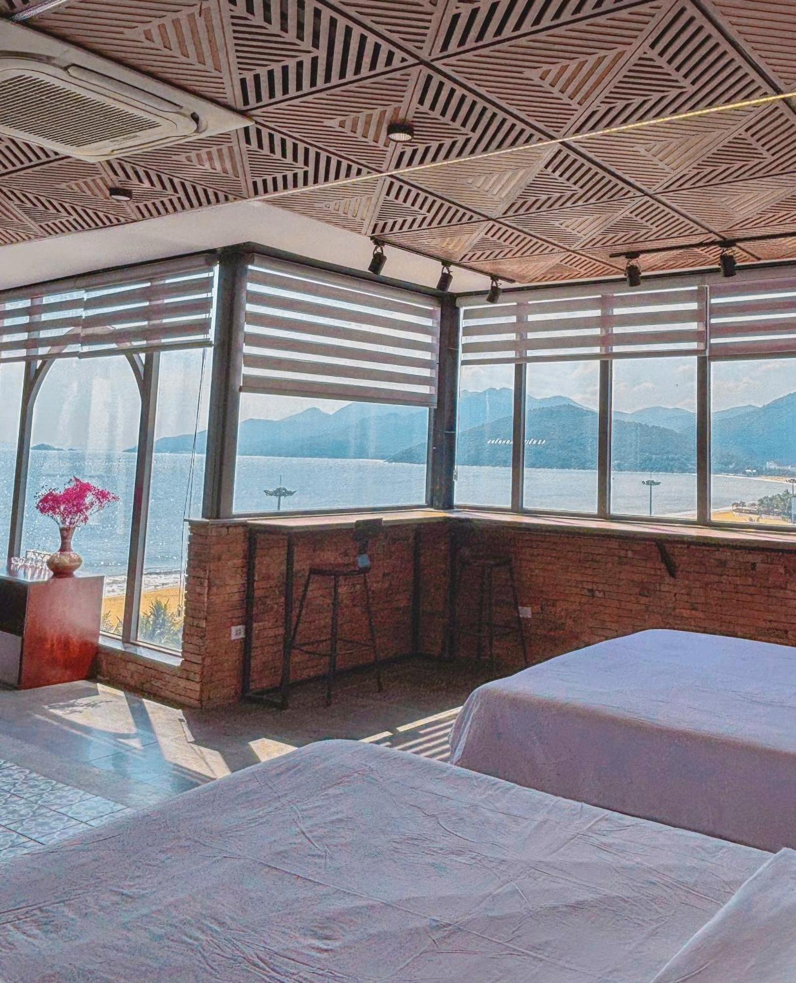 Family Room with Sea View