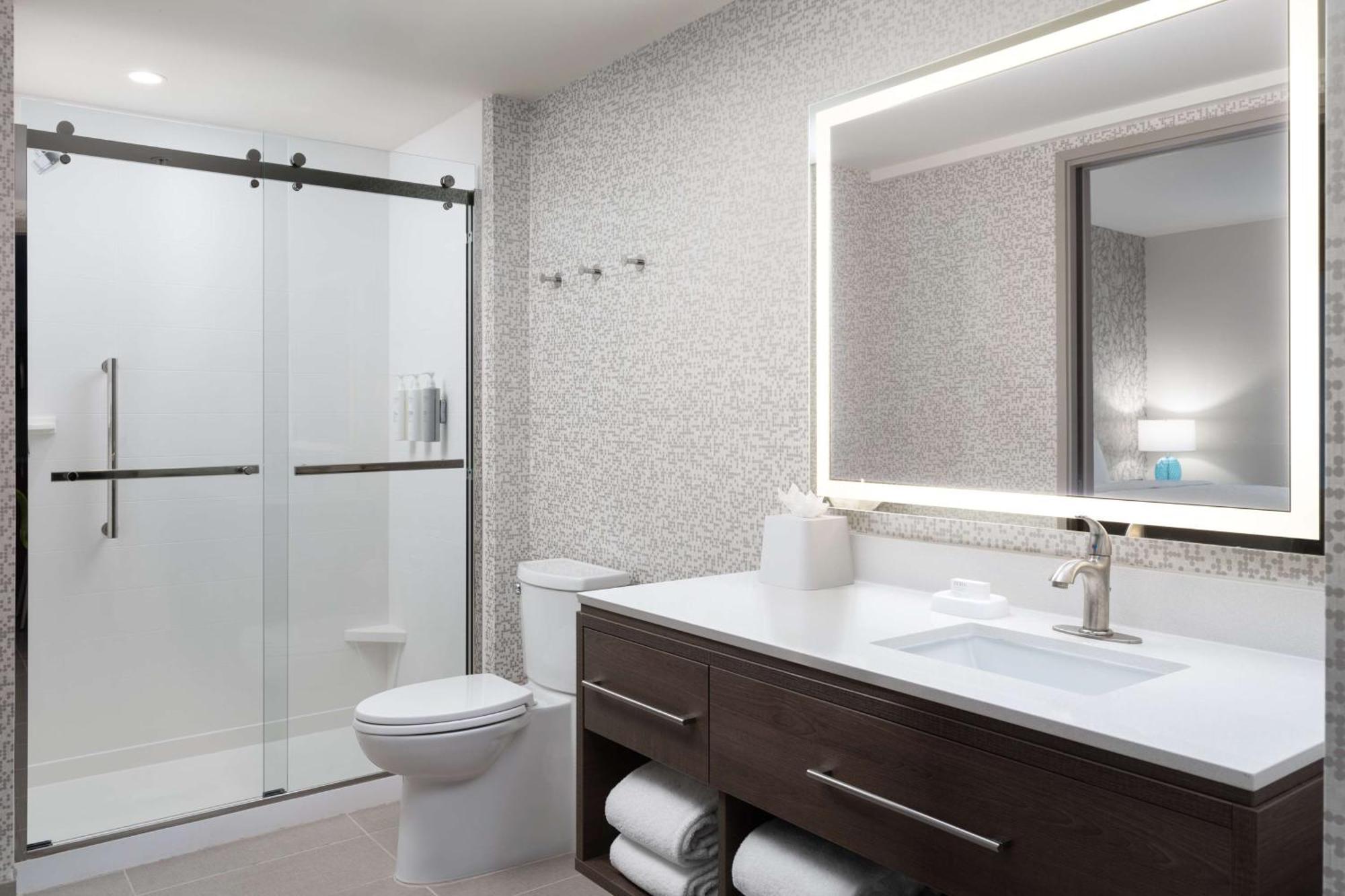 One-Bedroom King Suite,1636977702:JPEG