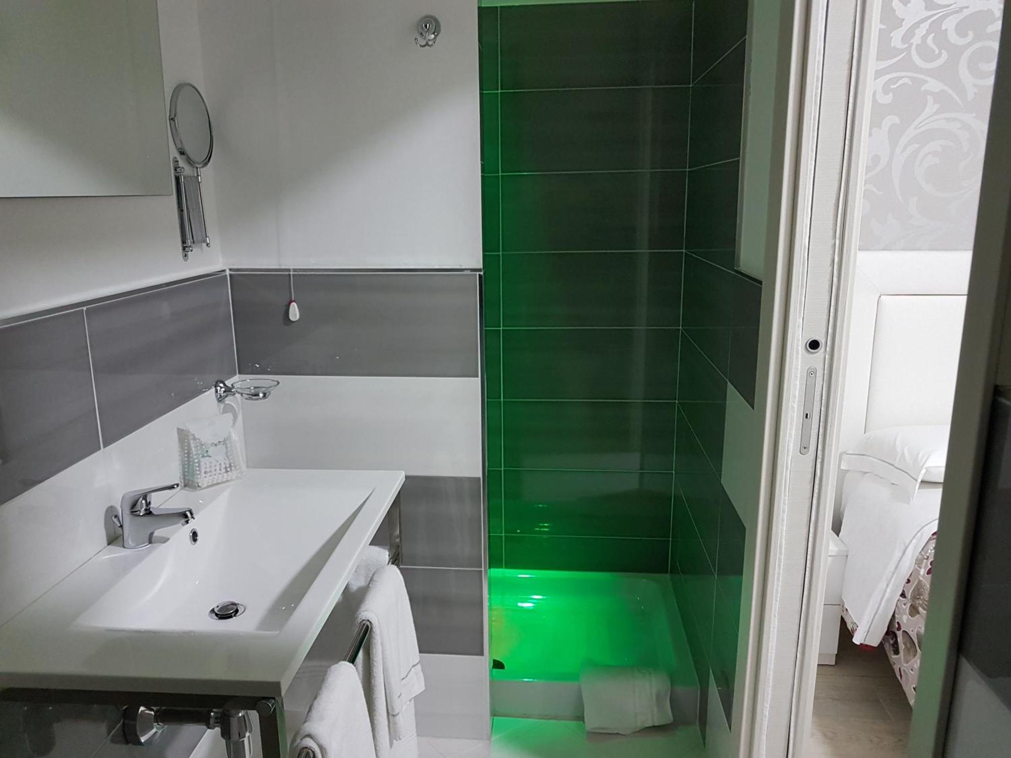 Double Room Private Bathroom