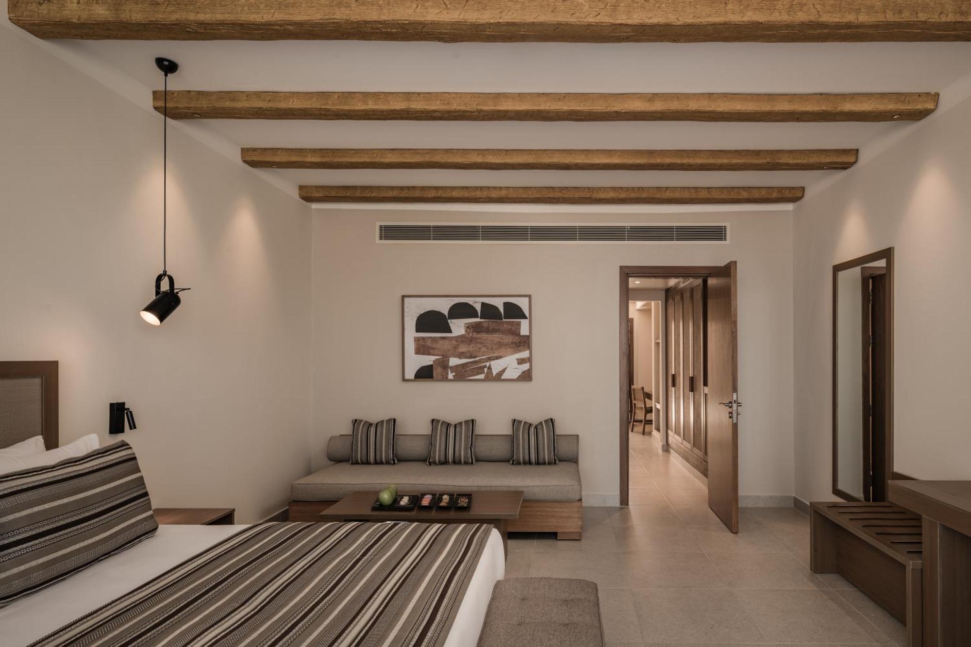 Hébergement Familial Deluxe avec Lit Queen-Size - Accès Direct à la Piscine
