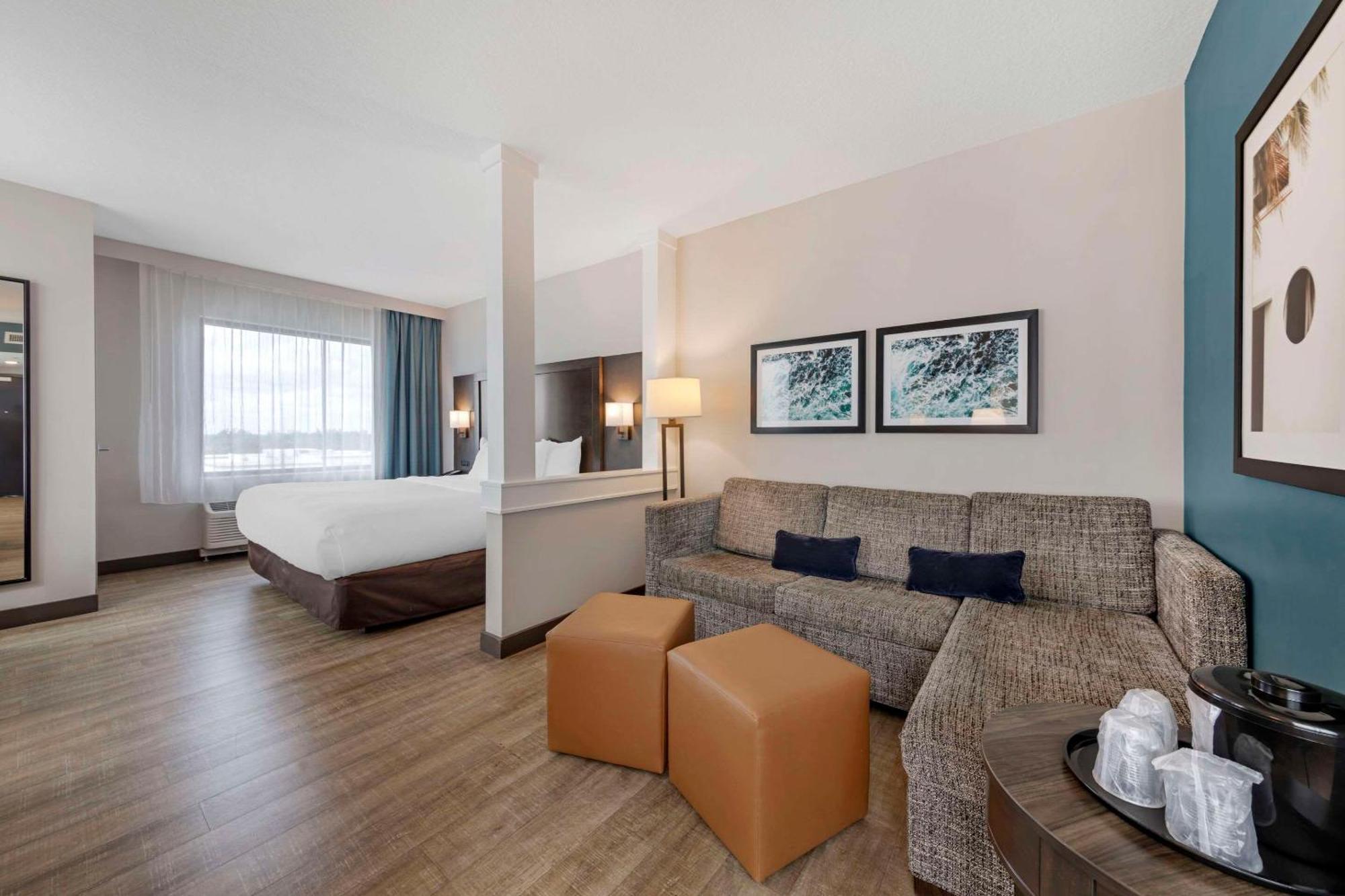 King Suite with Sofa Bed - Non-Smoking,1641785146:JPEG