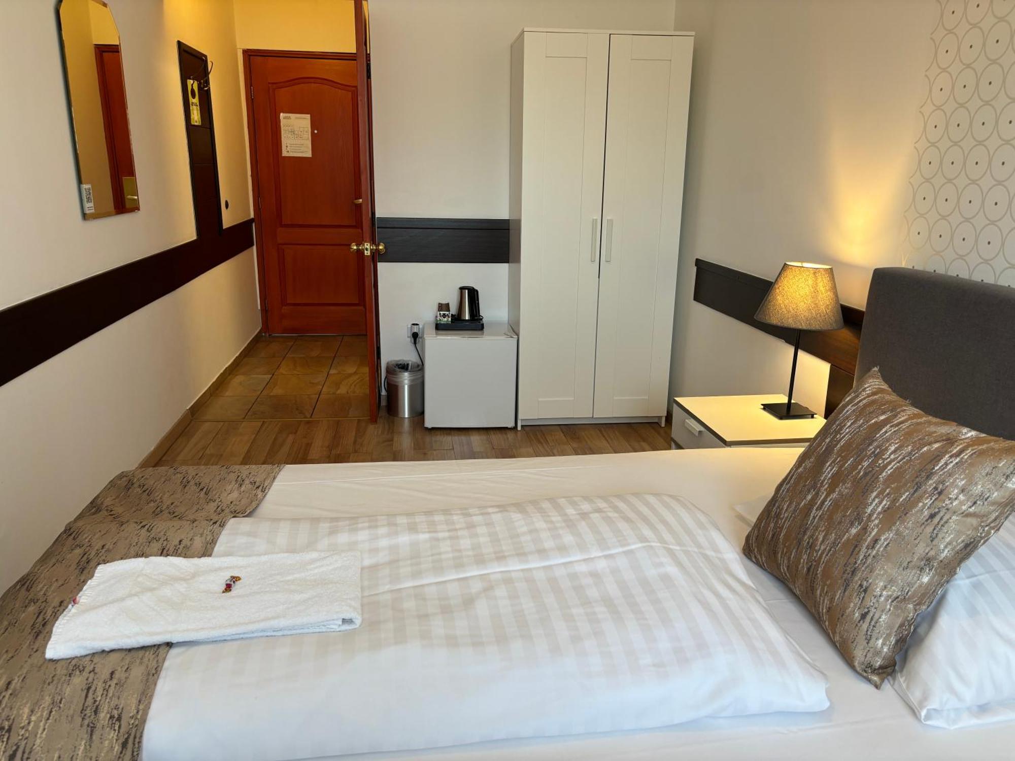 Standard Single Room,1642307987:JPEG