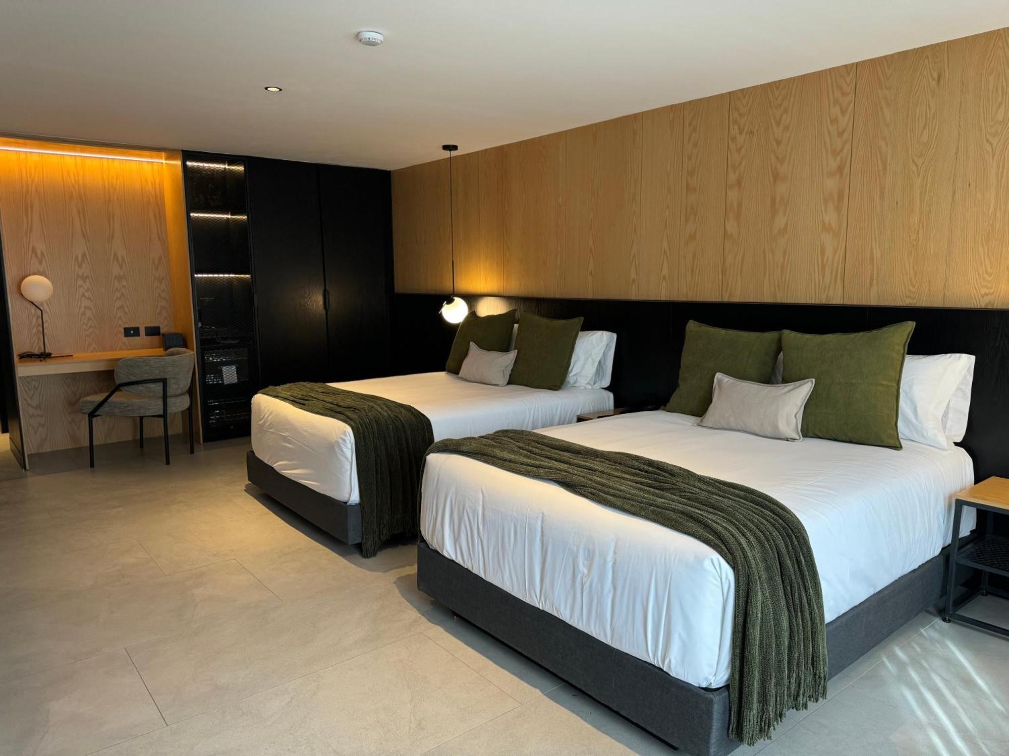 Standard Double Suite,1642545201:JPEG