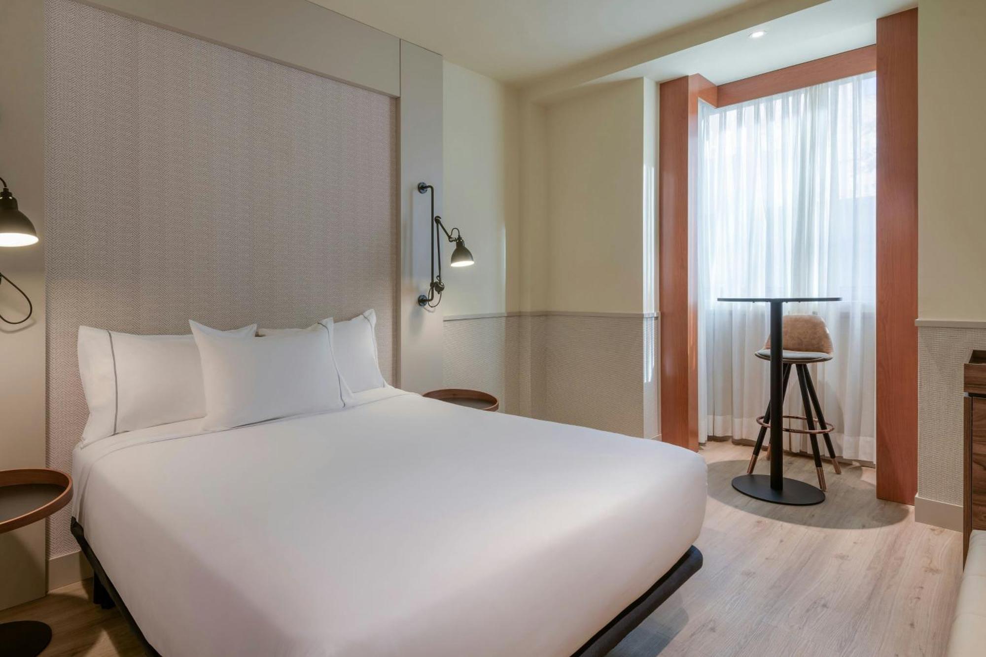 Standard Guest room 1 Queen,1643133590:JPEG