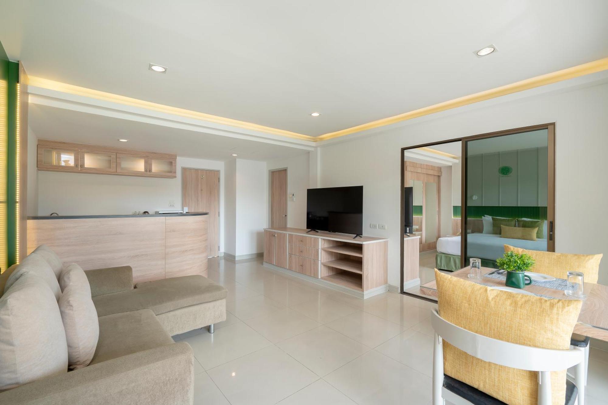 Family Two-Bedroom Suite,1648892309:JPEG