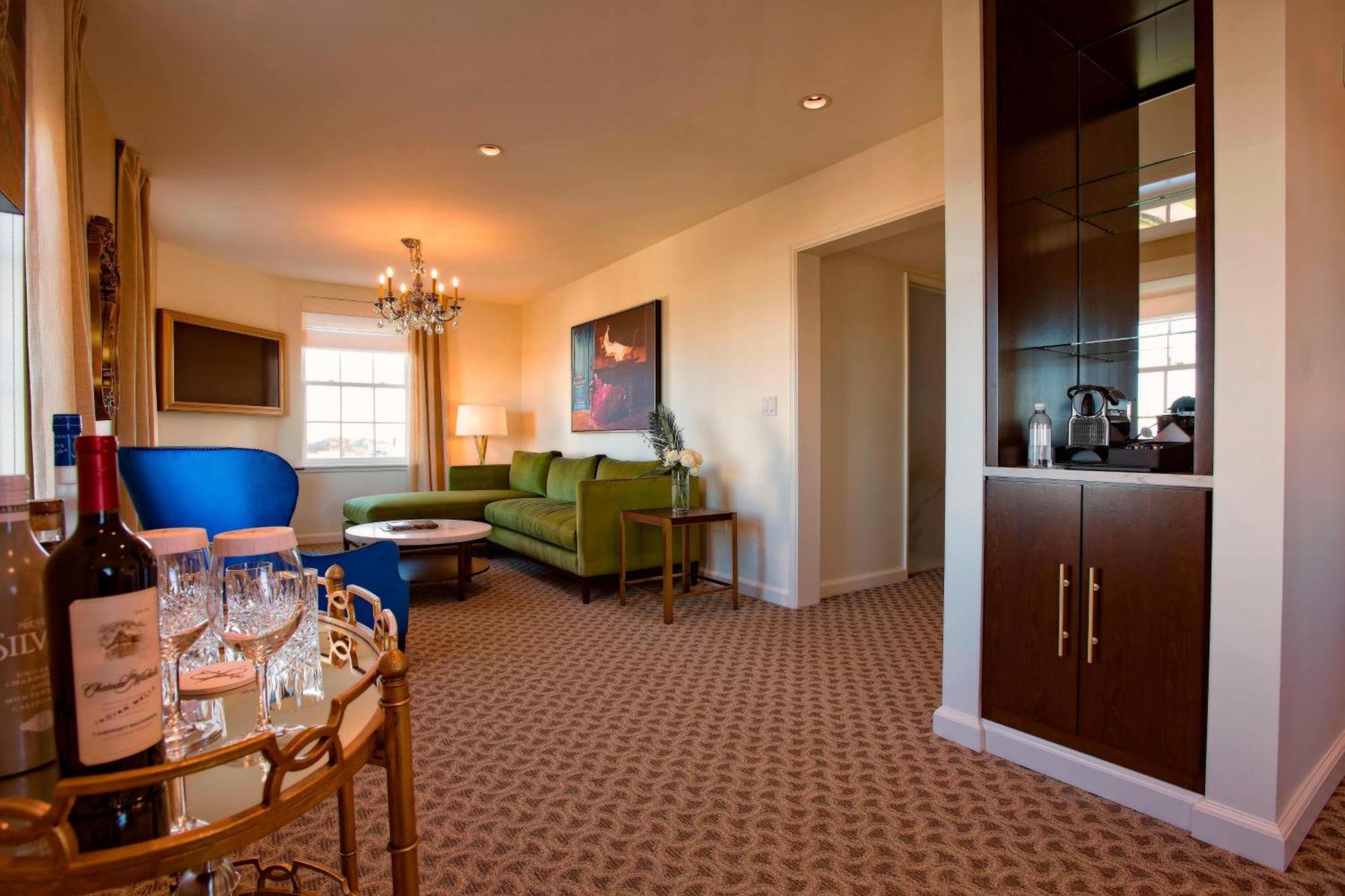 One-Bedroom King Suite