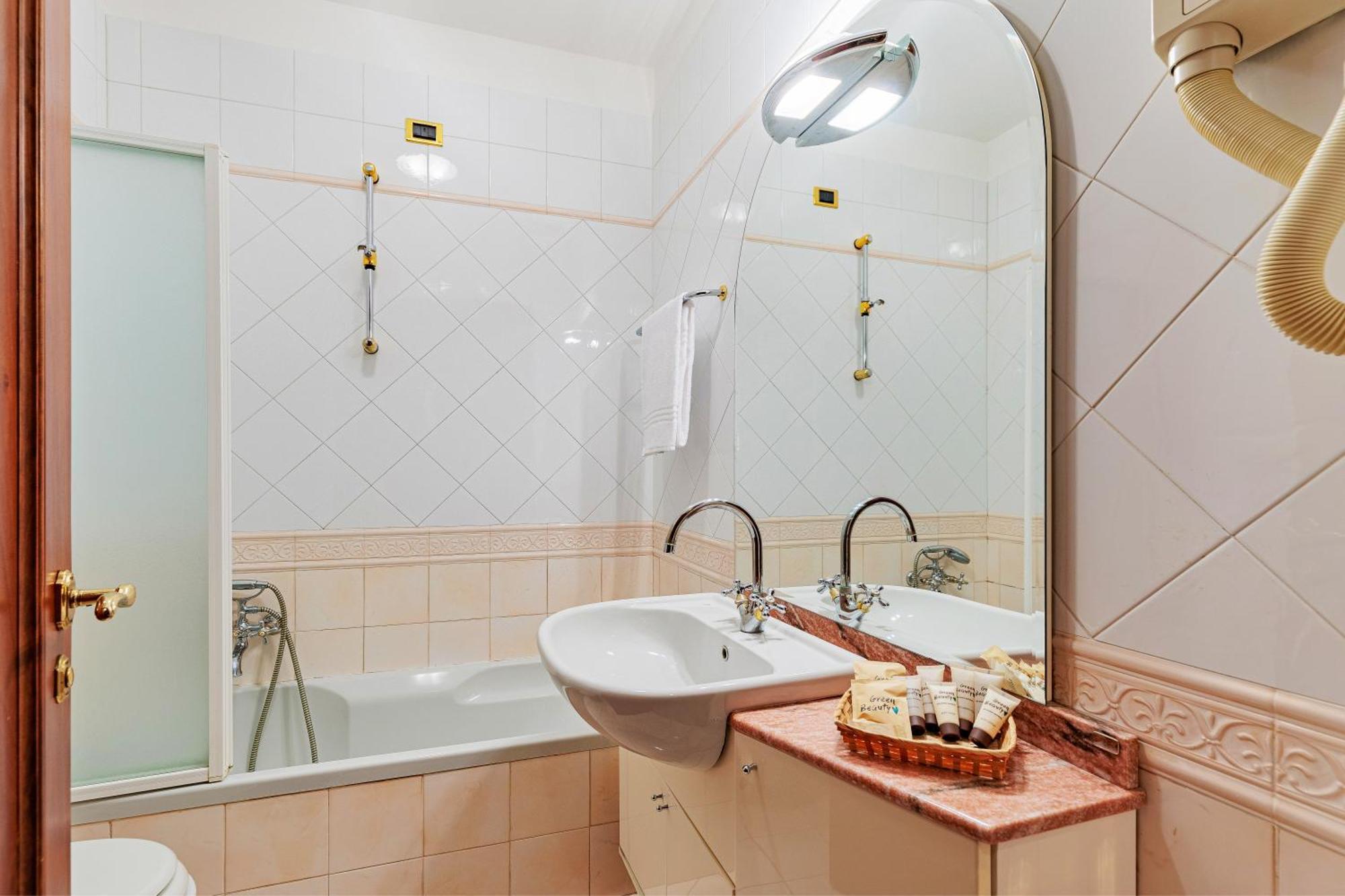 Double Room Private Bathroom