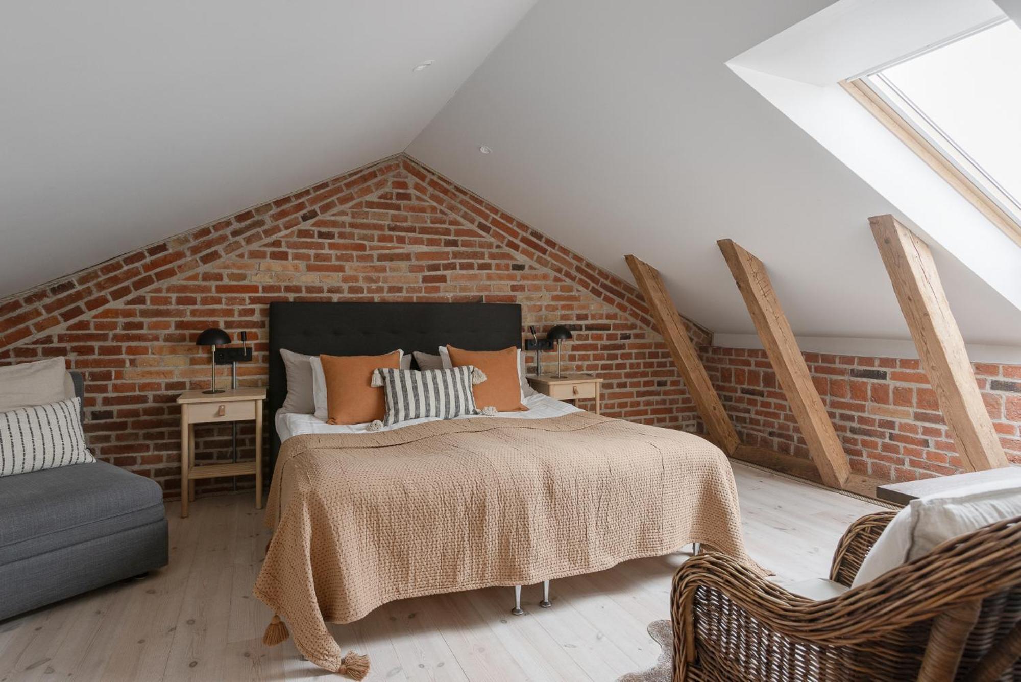 Loft Room with Private Bathroom,1643765154:JPEG