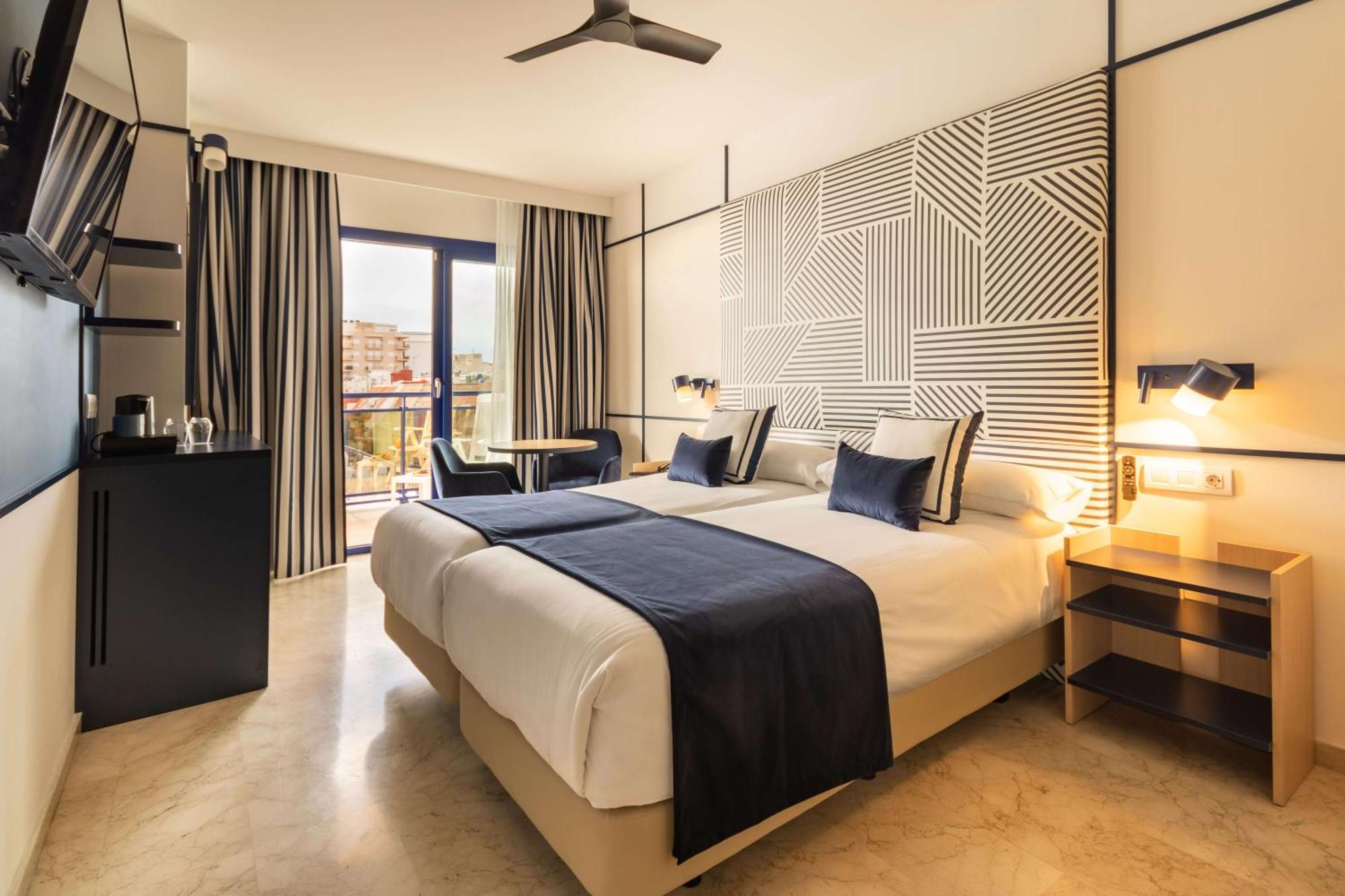 Deluxe Double or Twin Room with Sea View,1645012195:JPEG