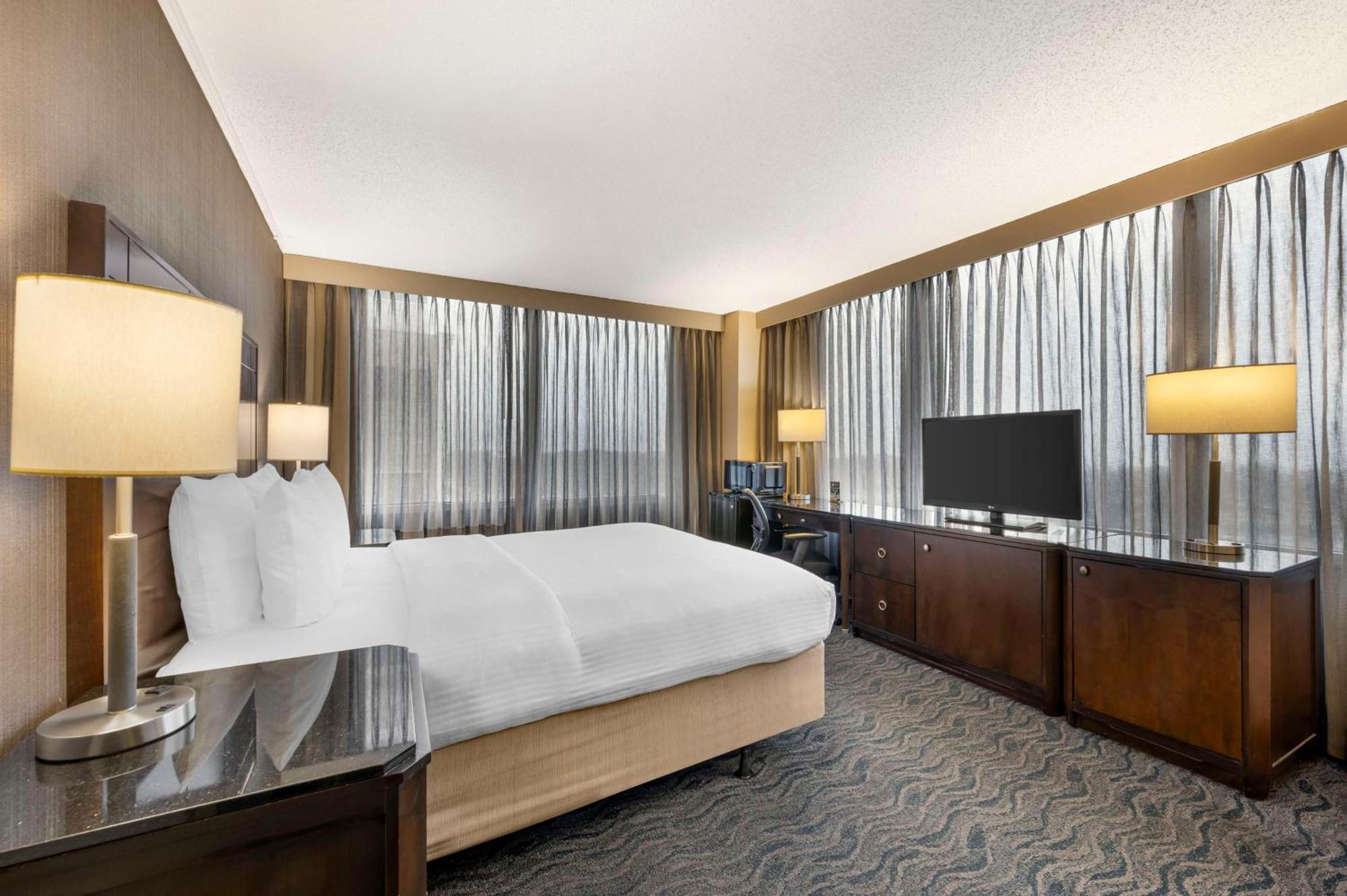 Queen Room Lake View Non-Smoking