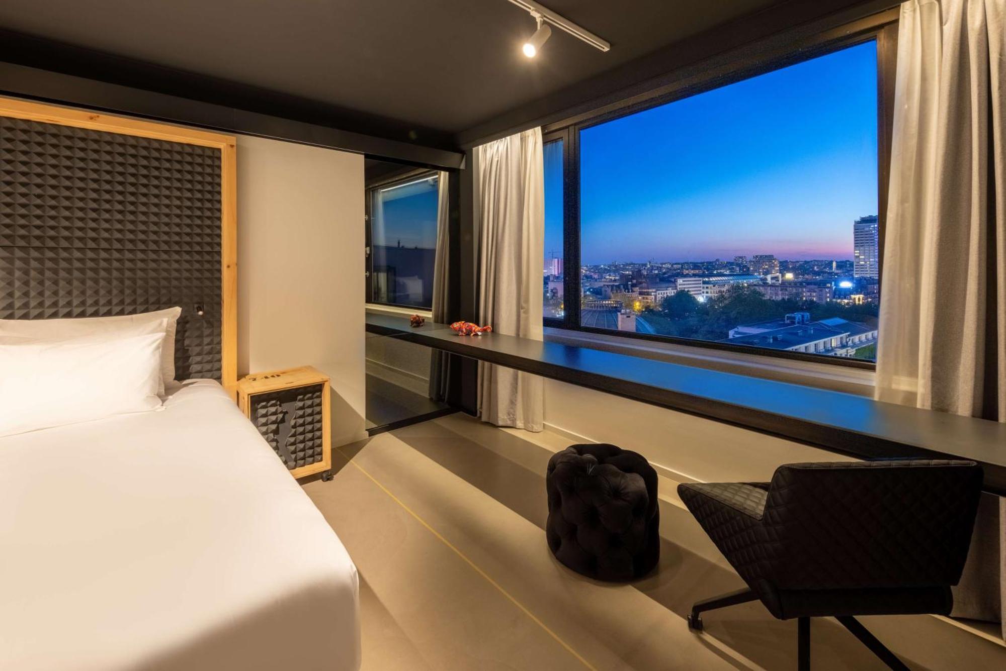 nhow Skyline View Room