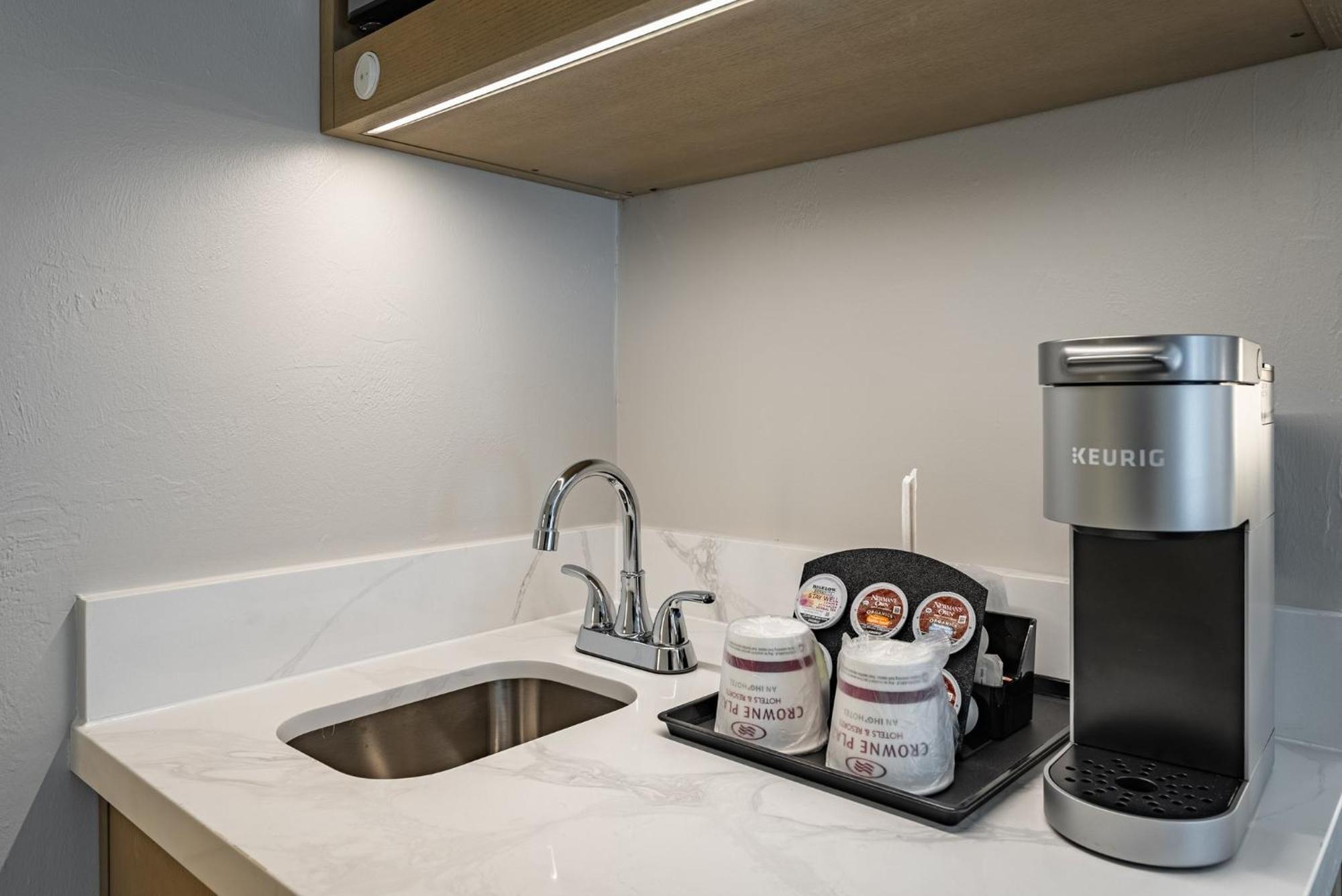 Standard King Room with Mobility Accessible Tub