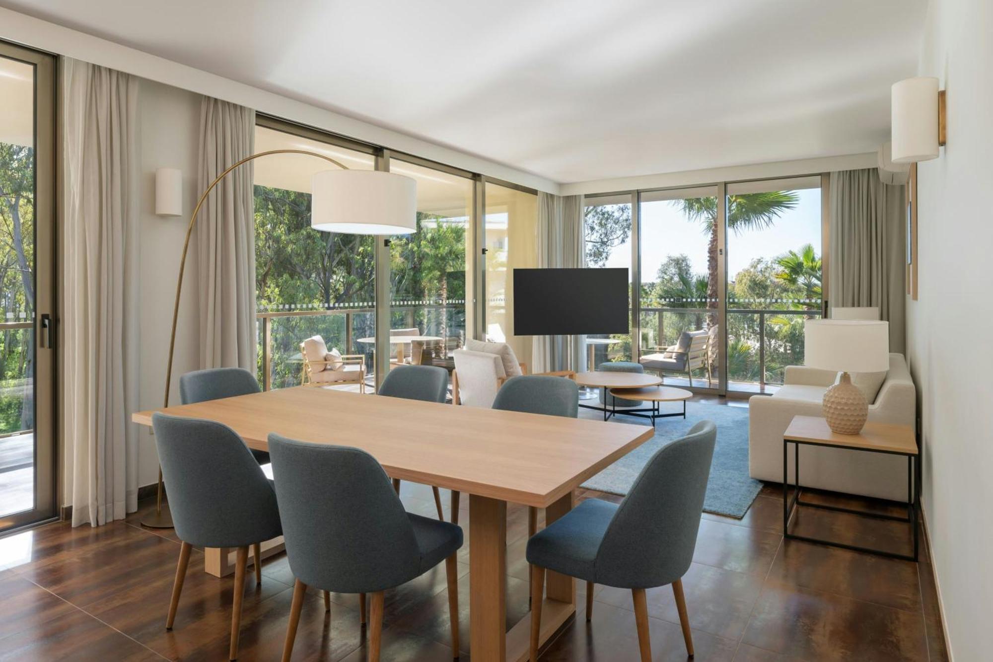 Three-Bedroom Suite Balcony,1646918975:JPEG