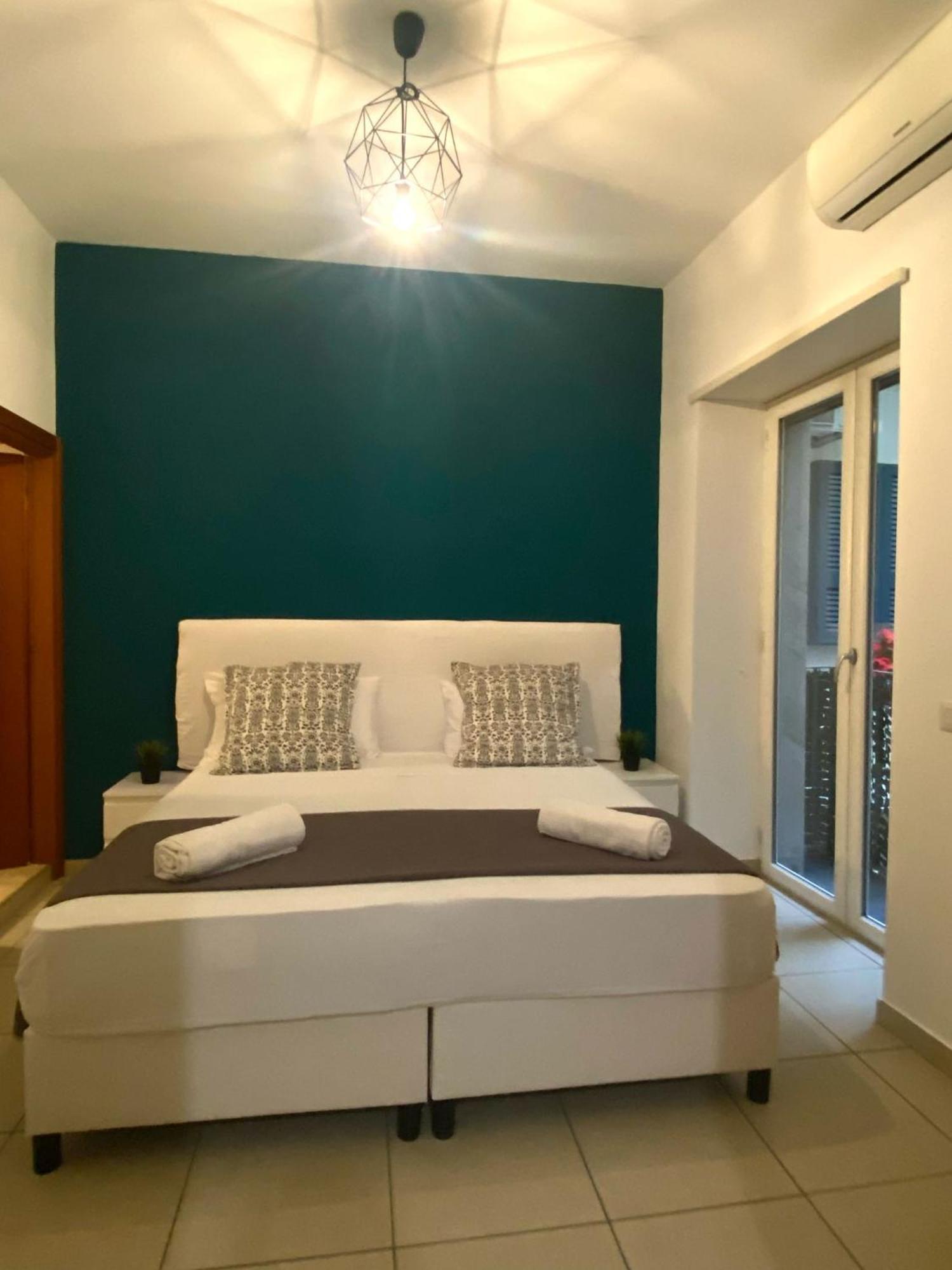 Double or Twin Room Private Bathroom