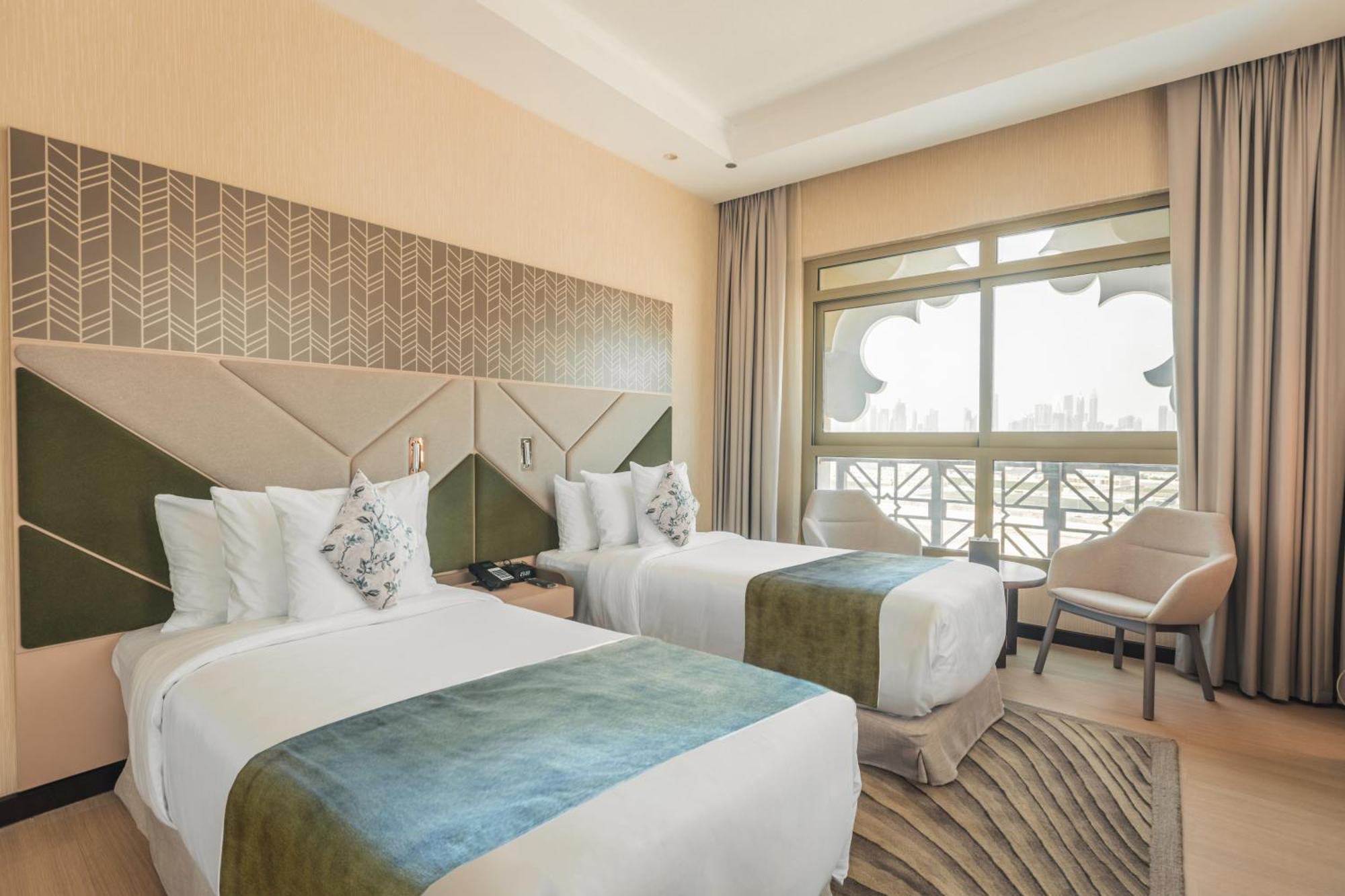 Hébergement Familial Supérieur Communicant - 20 % de Réduction sur Nourriture et Boissons, Salon - Navette Gratuite vers Dubai Mall et Plage de la Mer