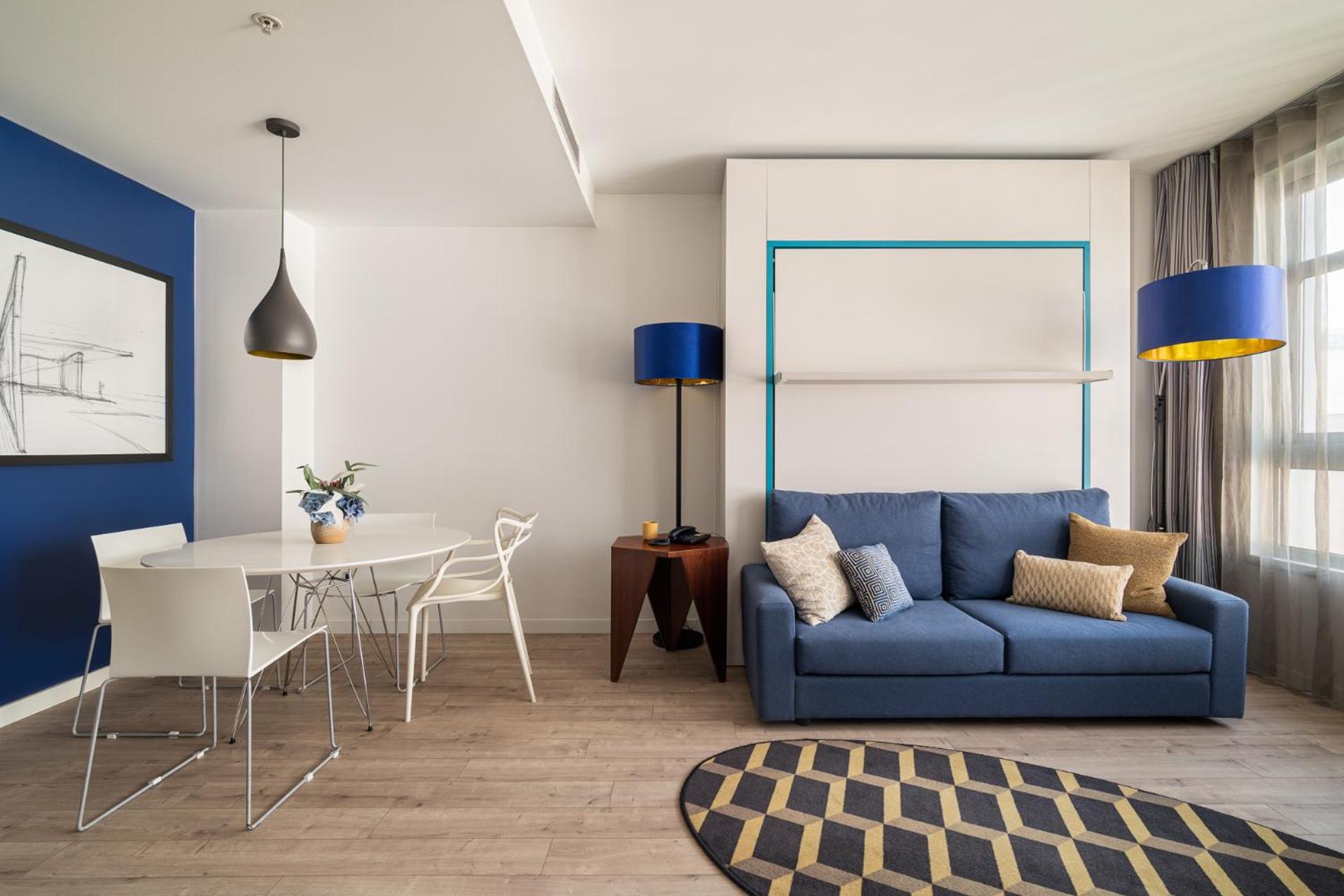 Deluxe One-Bedroom Apartment